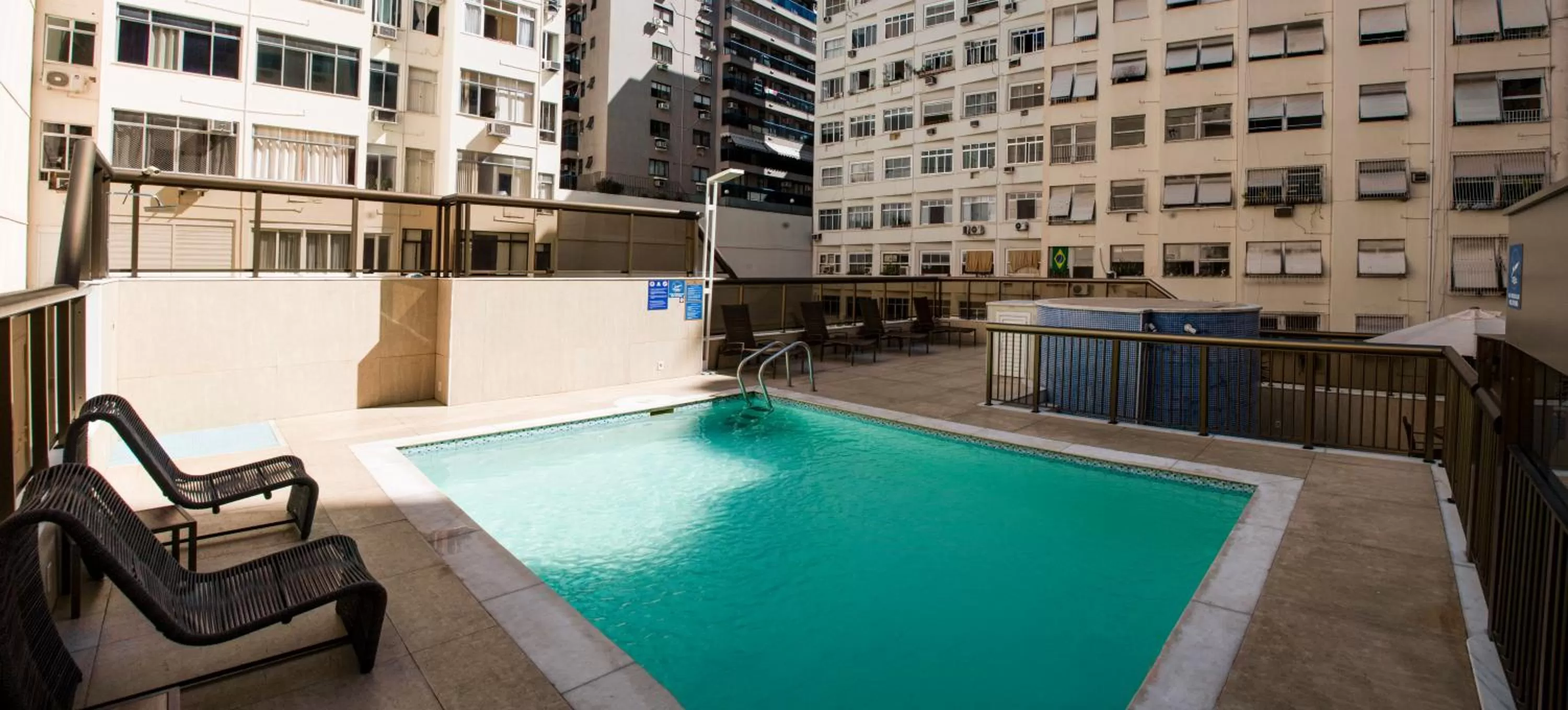 Swimming pool in Hotel Astoria Copacabana
