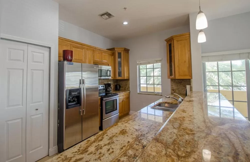 Kitchen or kitchenette in Vistalmar Beach Resort