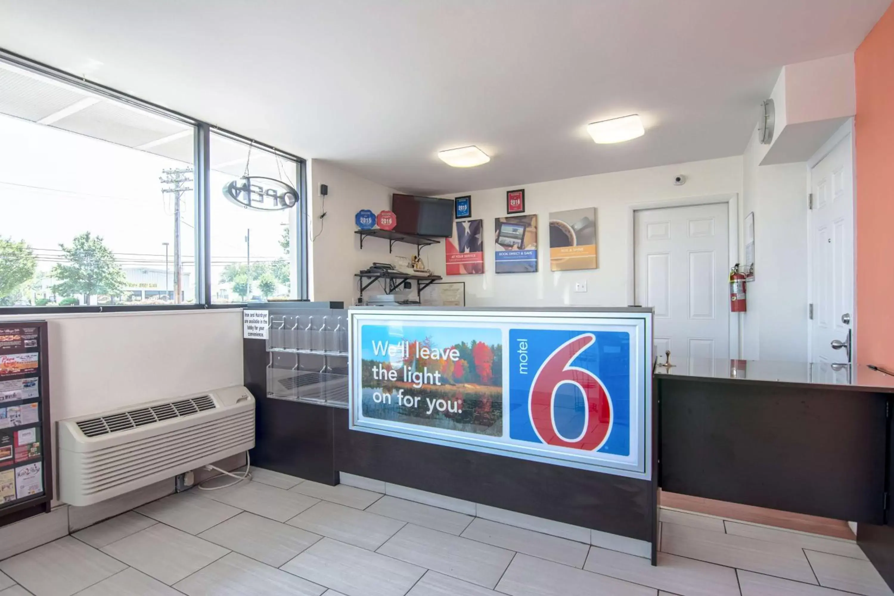 Lobby or reception, Lobby/Reception in Motel 6-Glassboro, NJ - Rowan University