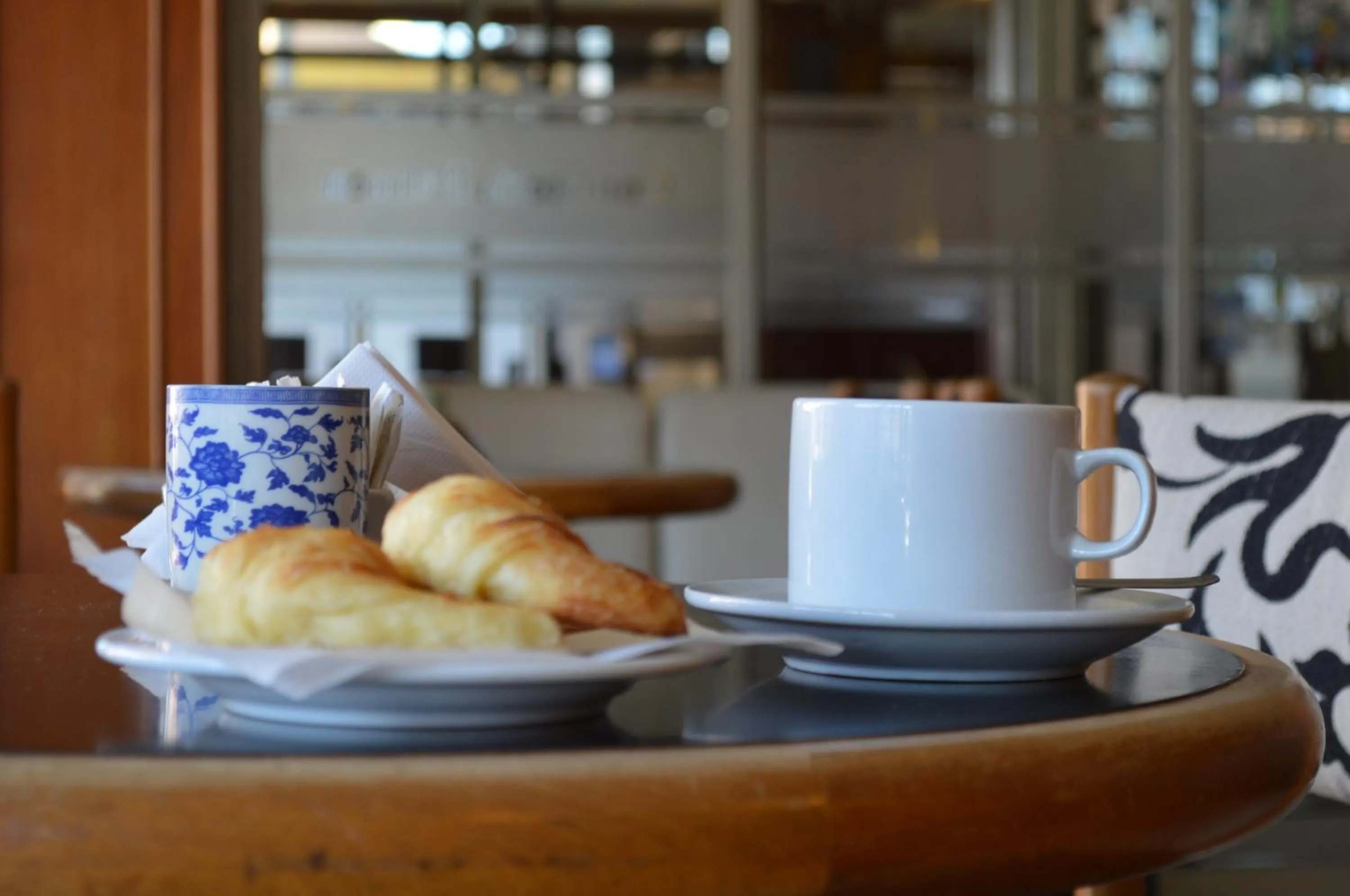 Lounge or bar, Breakfast in Hotel Rayentray Trelew