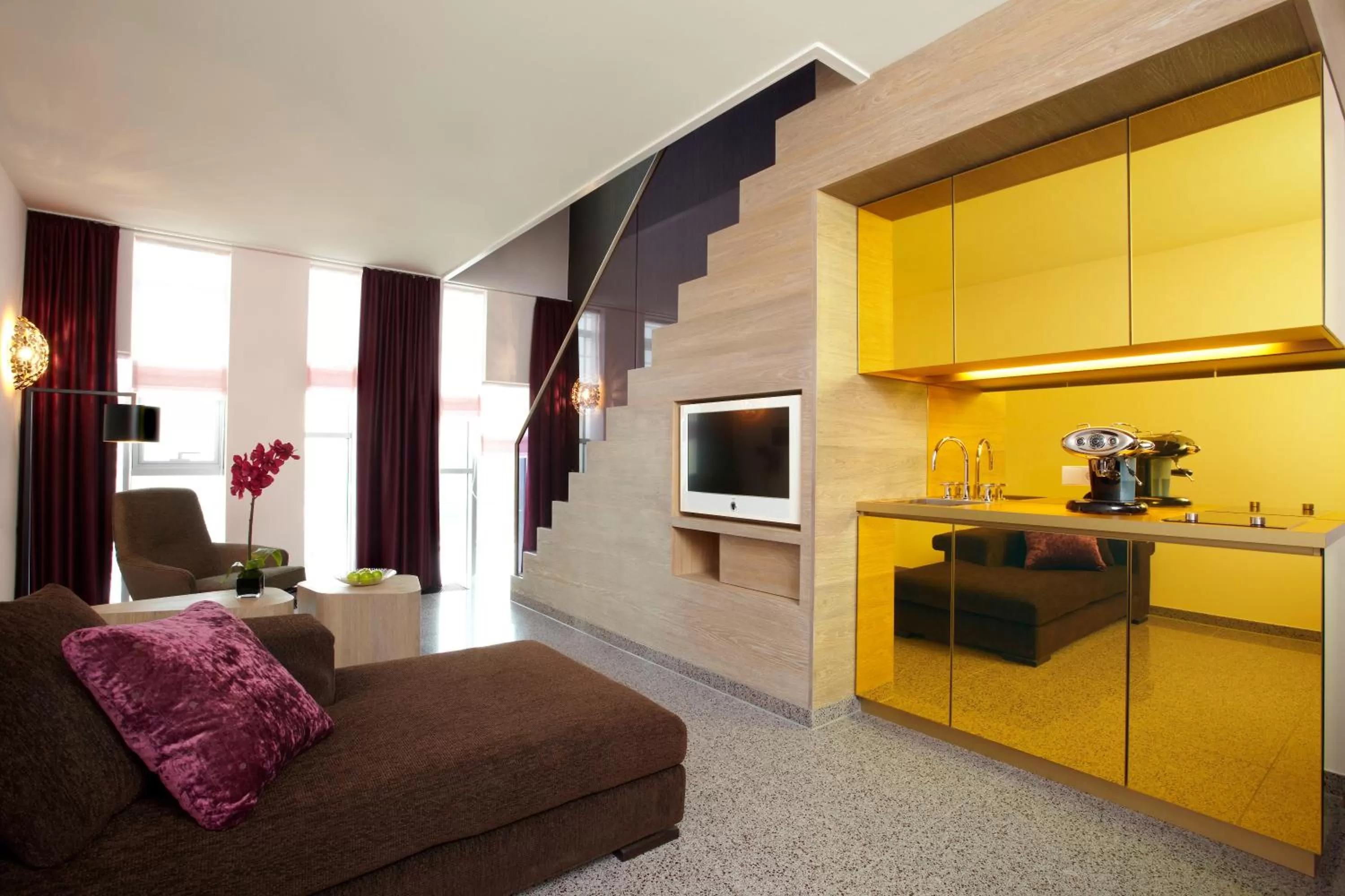 Photo of the whole room in abito Suites