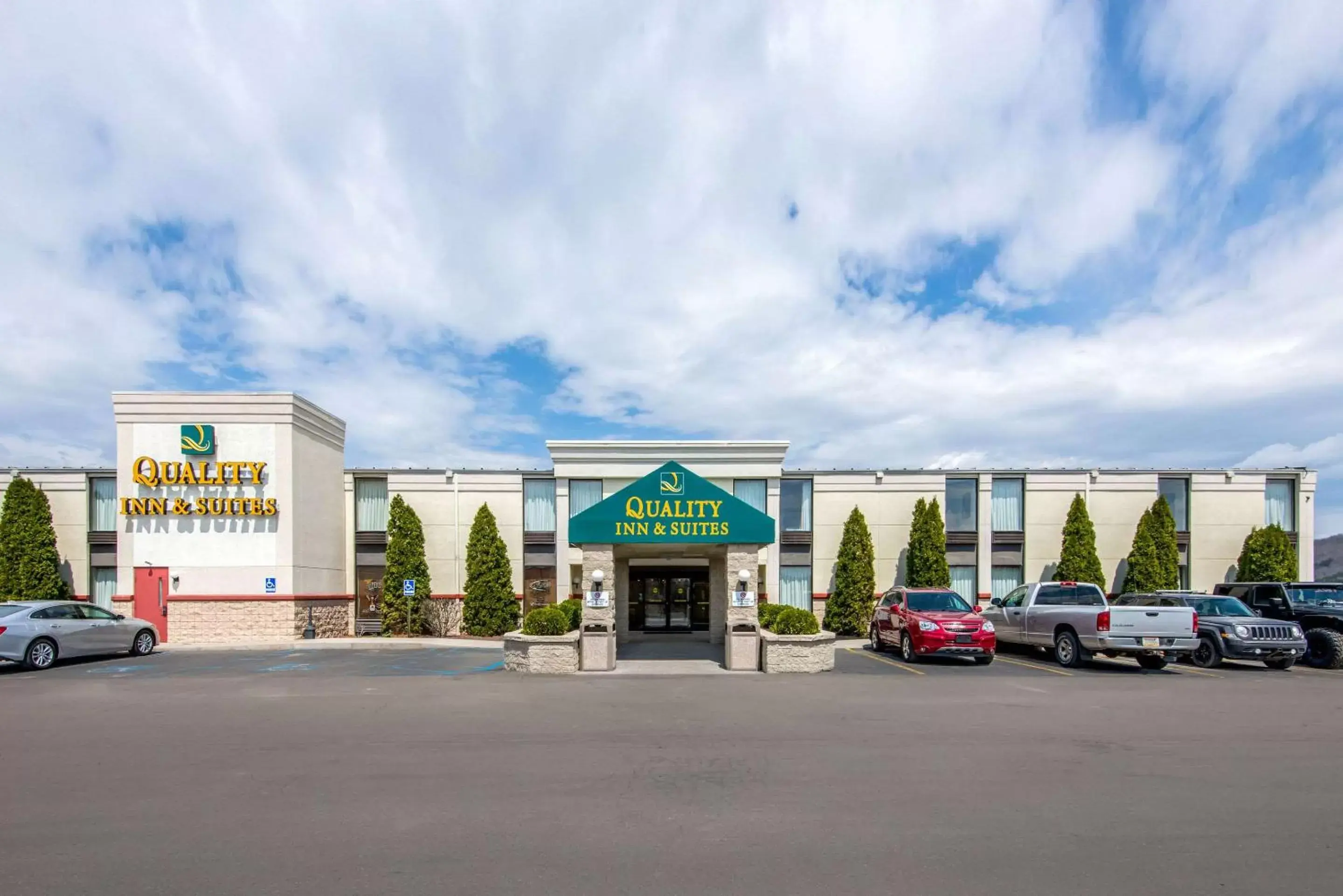 Property building in Quality Inn & Suites Mansfield