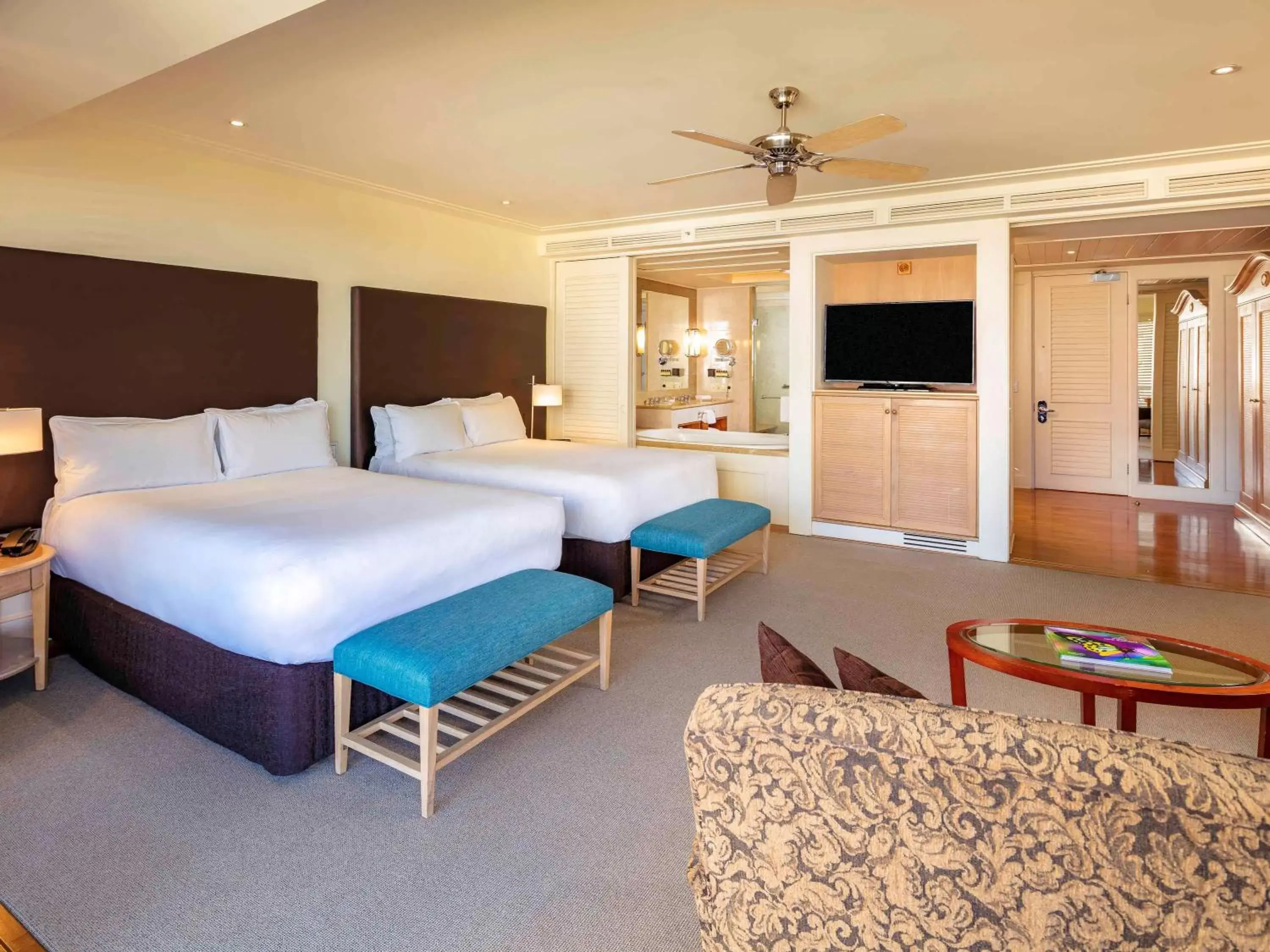 Photo of the whole room, Bed in Pullman Reef Hotel Casino