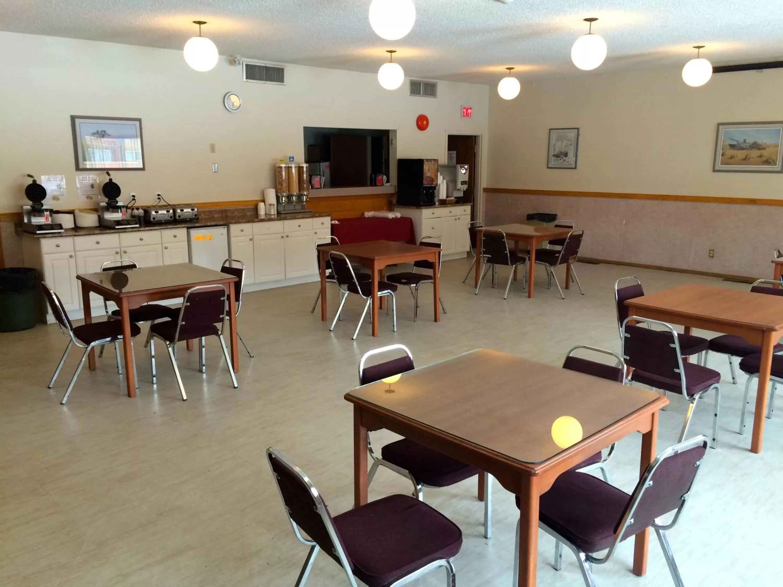 Restaurant/places to eat in Colonial Inn