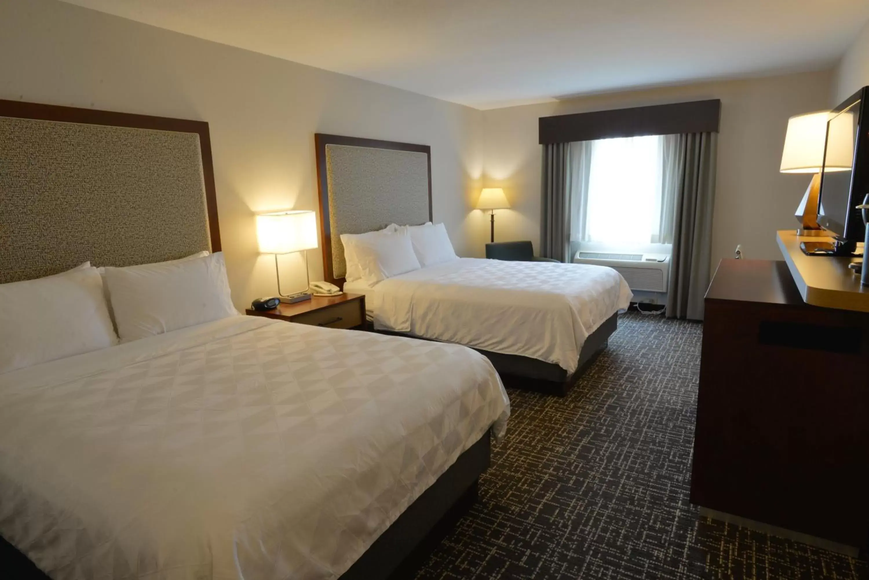 Photo of the whole room, Bed in Holiday Inn Hotel & Suites Minneapolis-Lakeville, an IHG Hotel