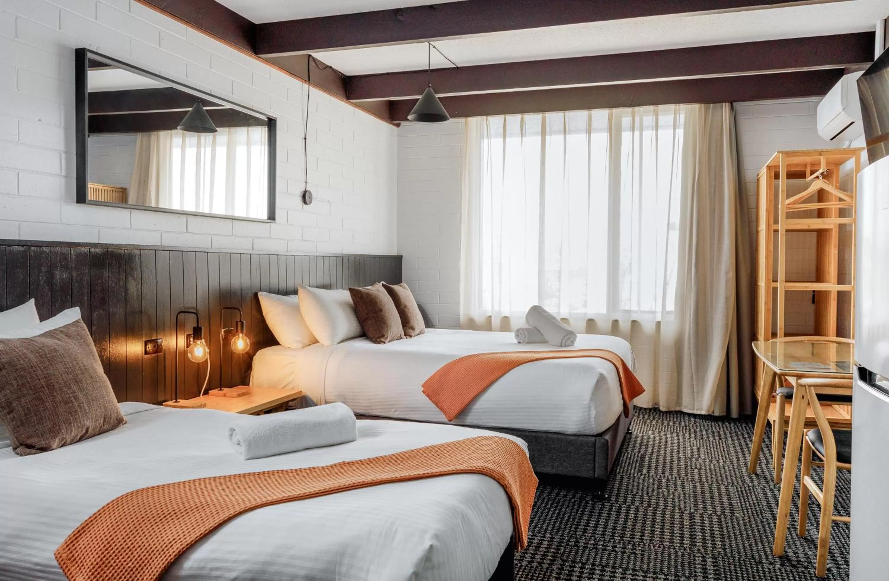 Bed in Midtown Motor Inn