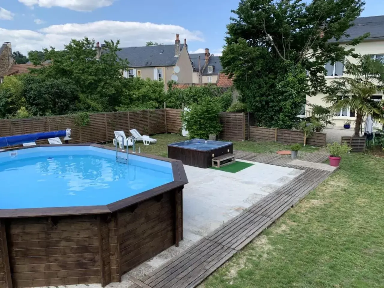 Garden, Swimming Pool in Hôtel Le P'tit Monde