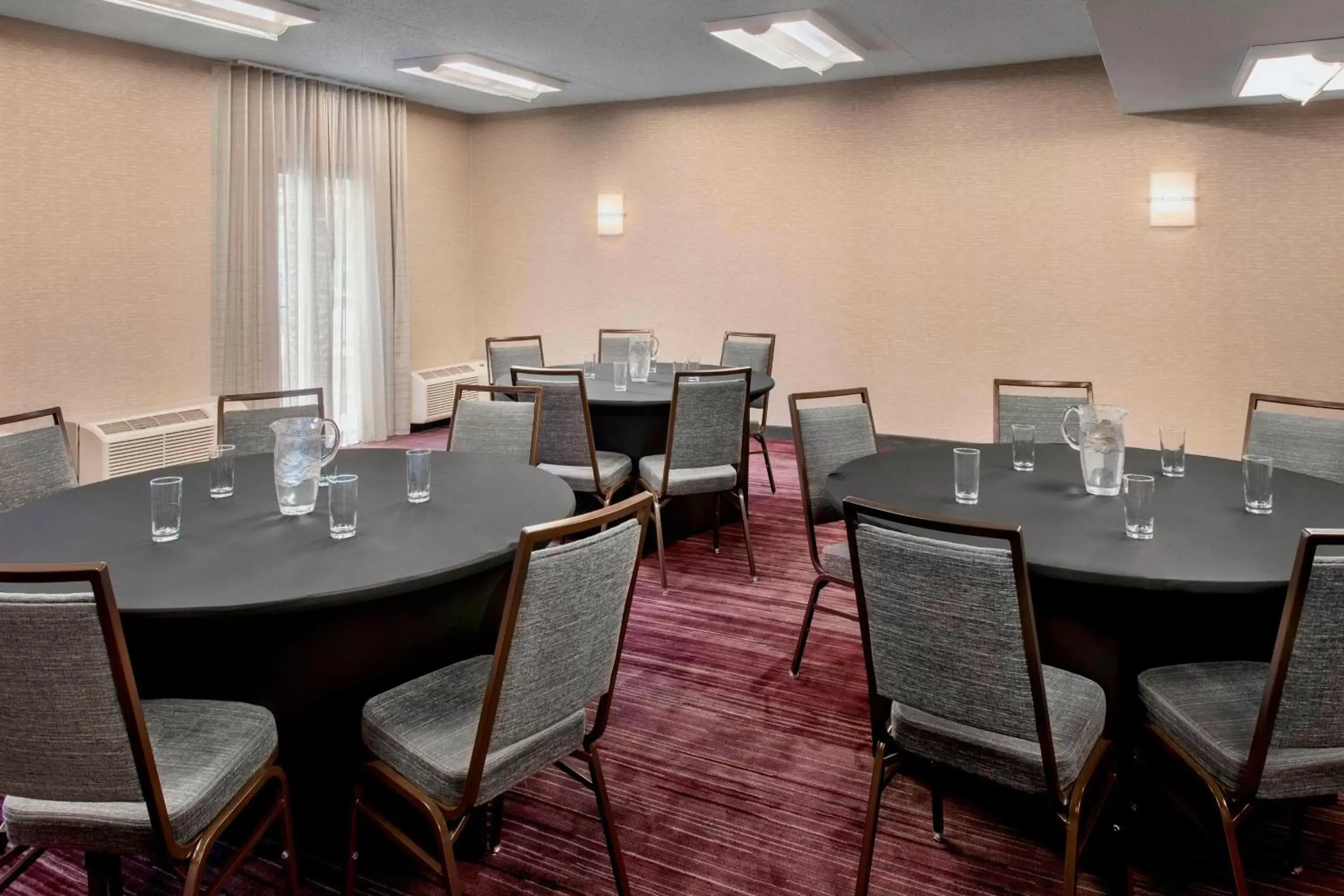 Meeting/conference room in Courtyard Newark Liberty International Airport