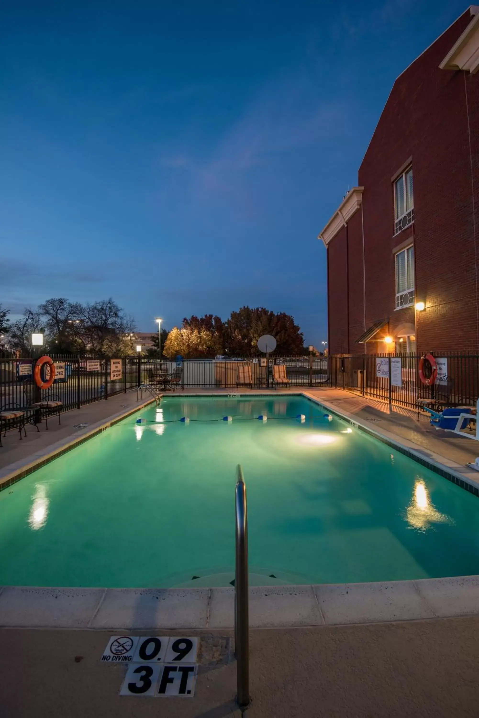 Swimming Pool in Holiday Inn Express Hotel & Suites Dallas-North Tollway/North Plano, an IHG Hotel
