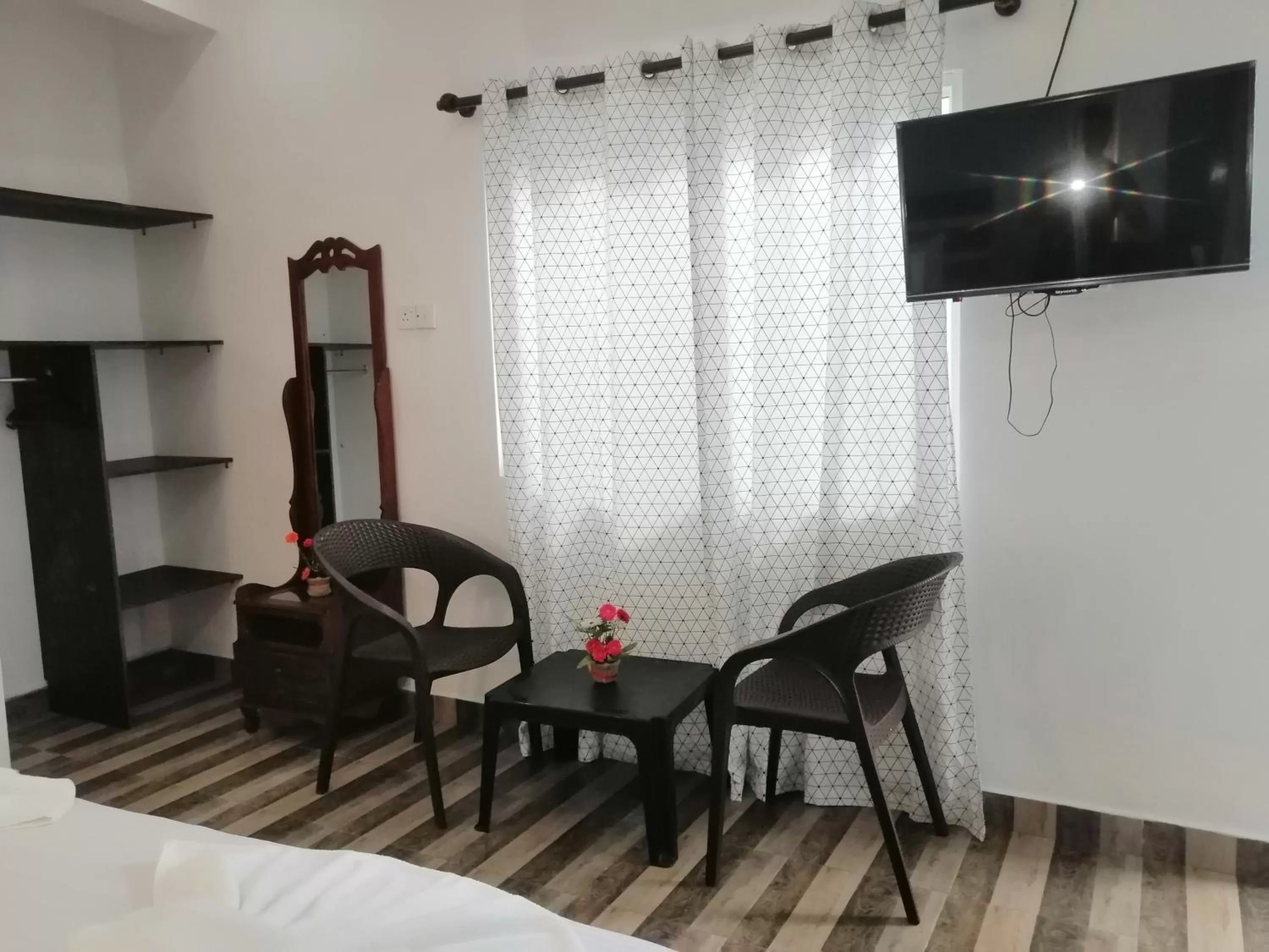 Bed in Le Petit Hotel & Restaurant