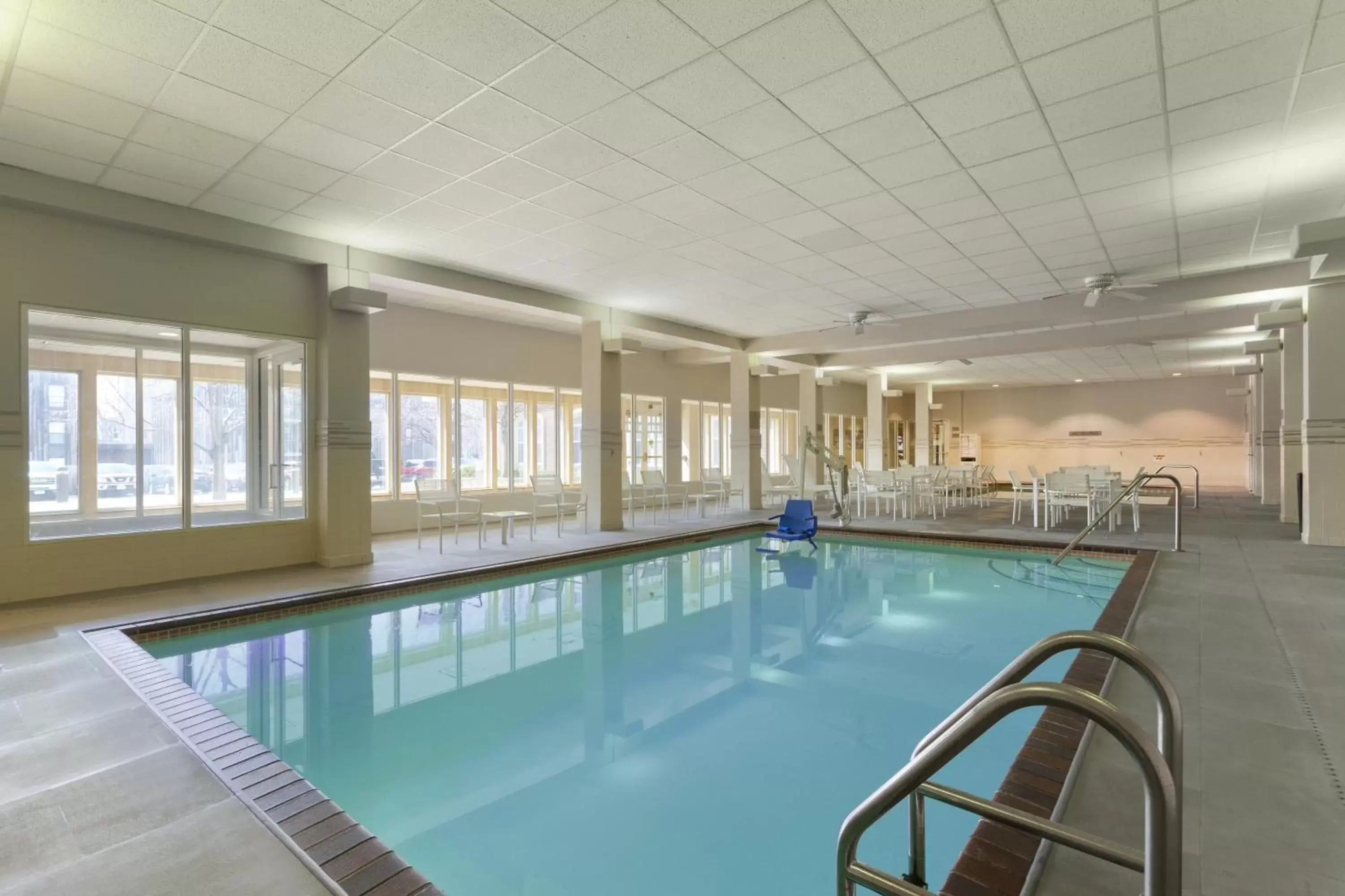 Hot Tub, Swimming Pool in Country Inn & Suites by Radisson, Bloomington at Mall of America, MN