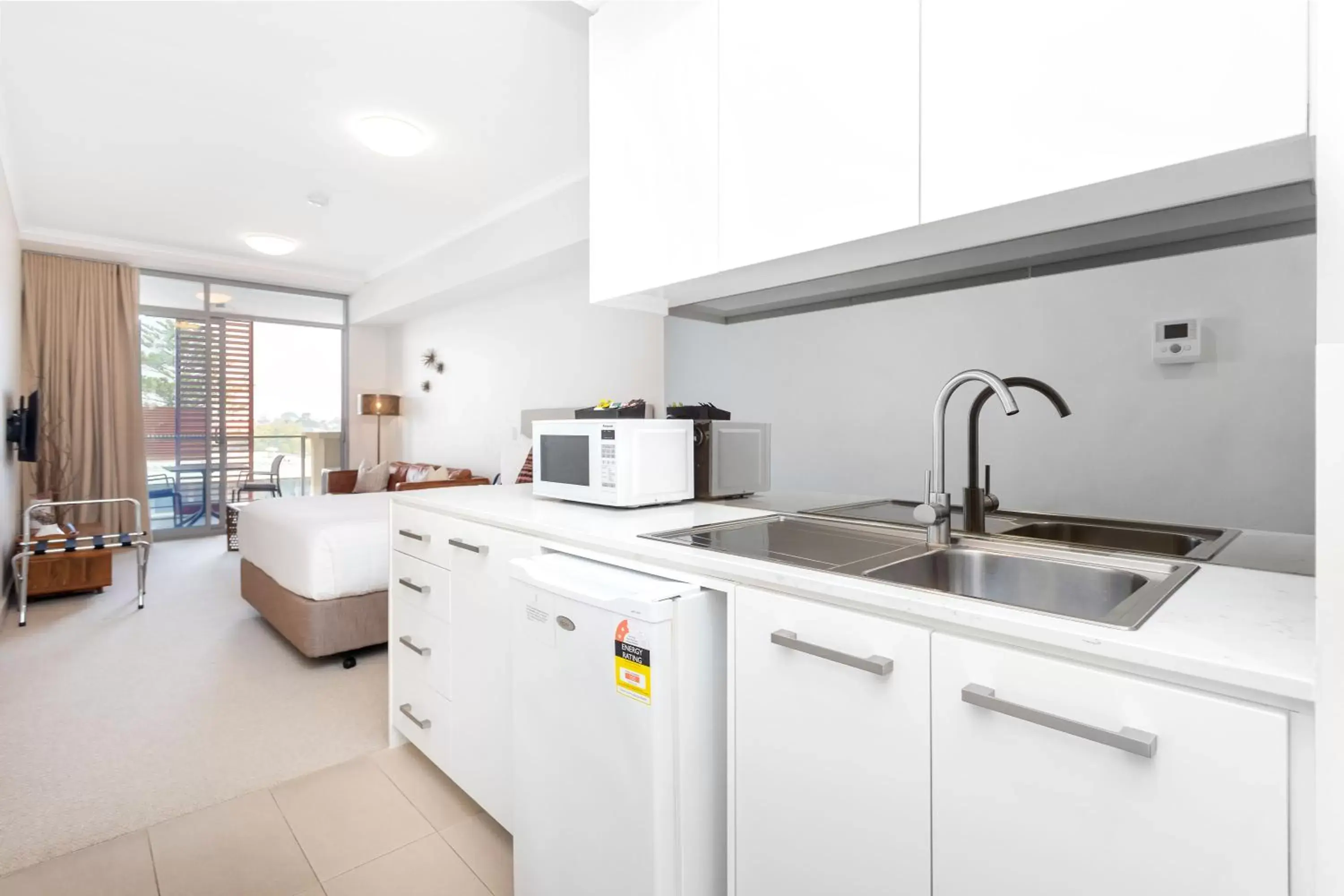 Kitchen or kitchenette, Kitchen/Kitchenette in Nautica Residences Fremantle