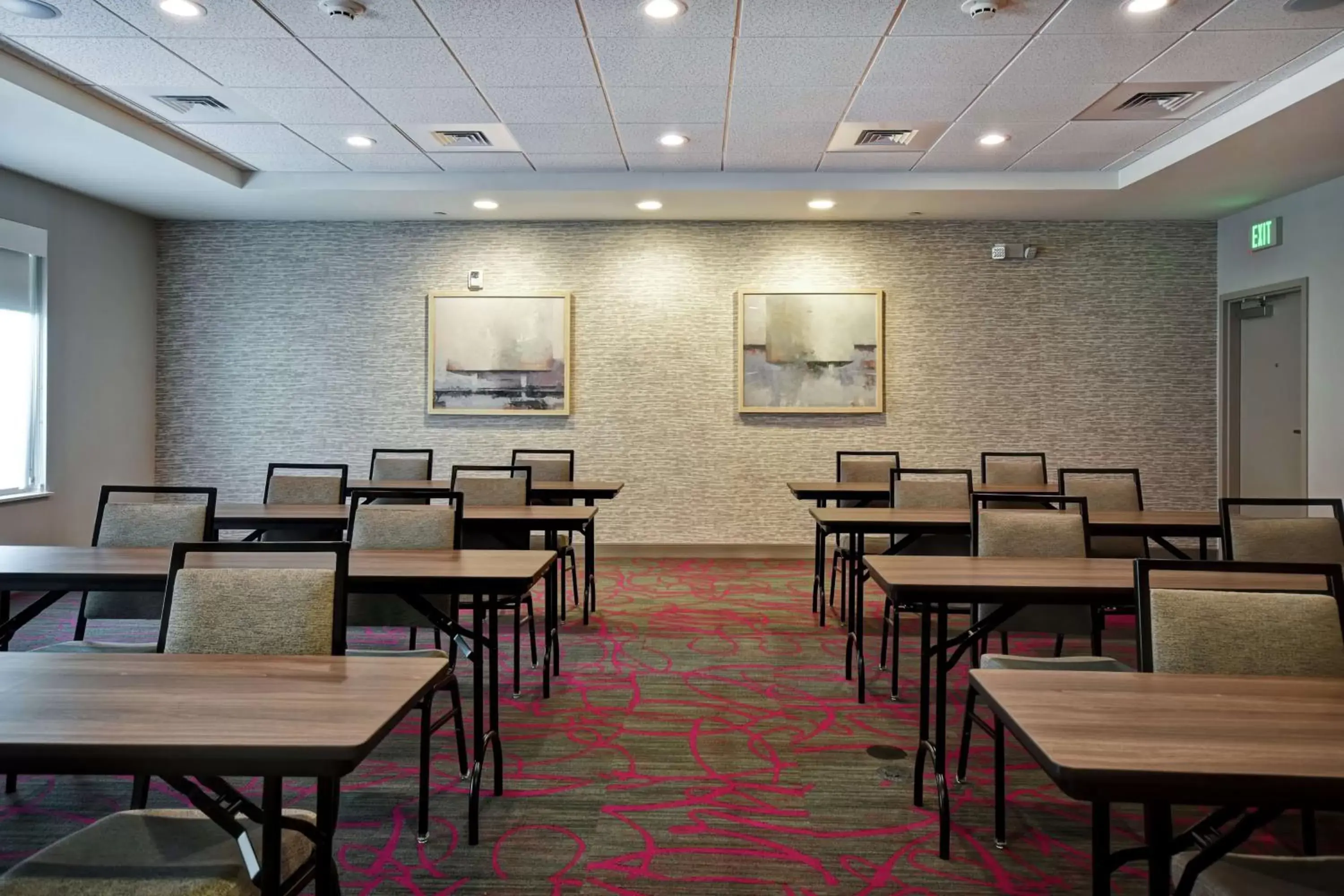 Meeting/conference room, Restaurant/Places to Eat in Home2 Suites By Hilton Birmingham/Fultondale, Al