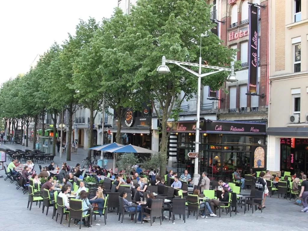 Property building in Hôtel Latino Reims Centre