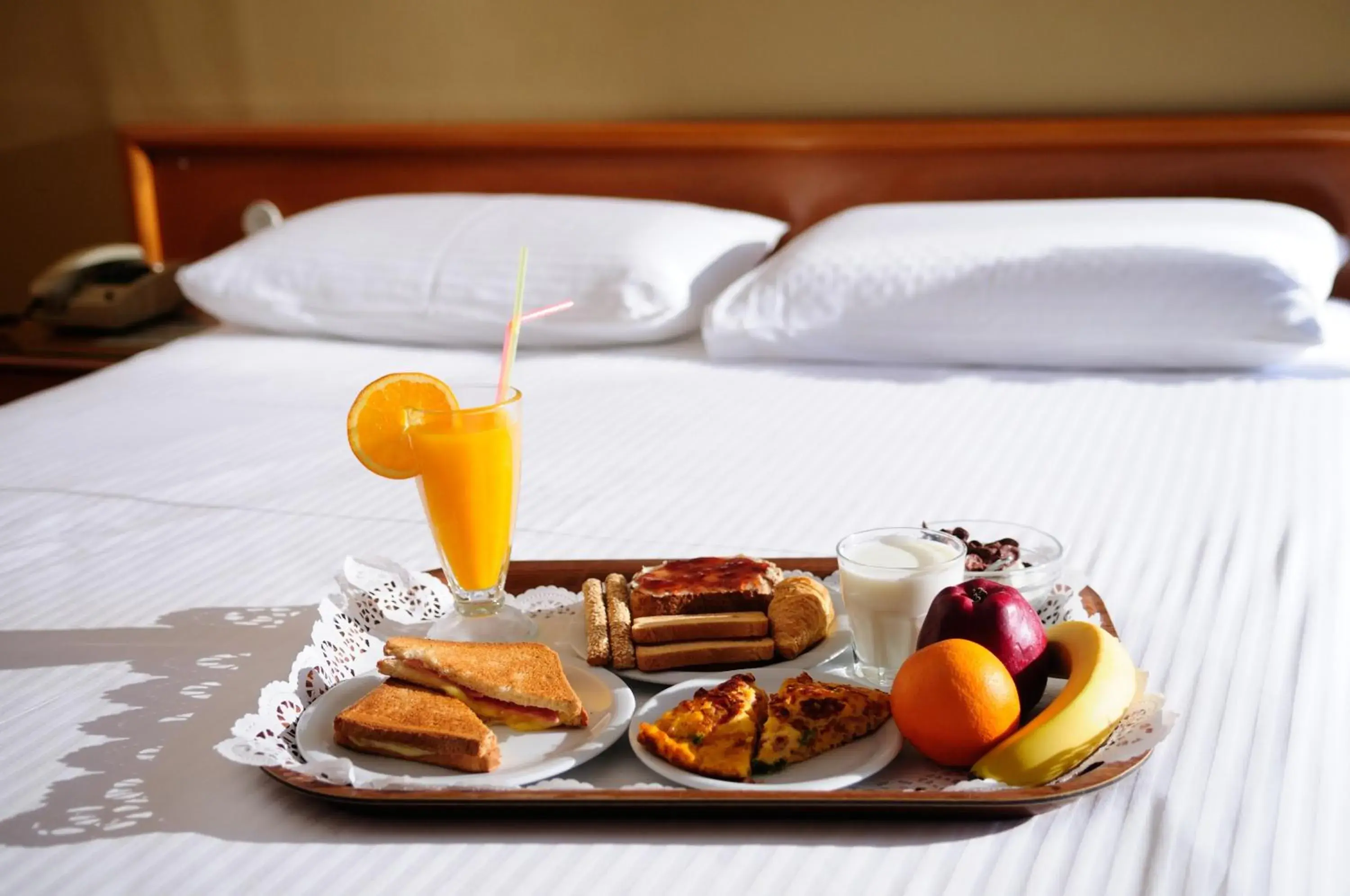 Food and drinks, Bed in Morfeas Hotel