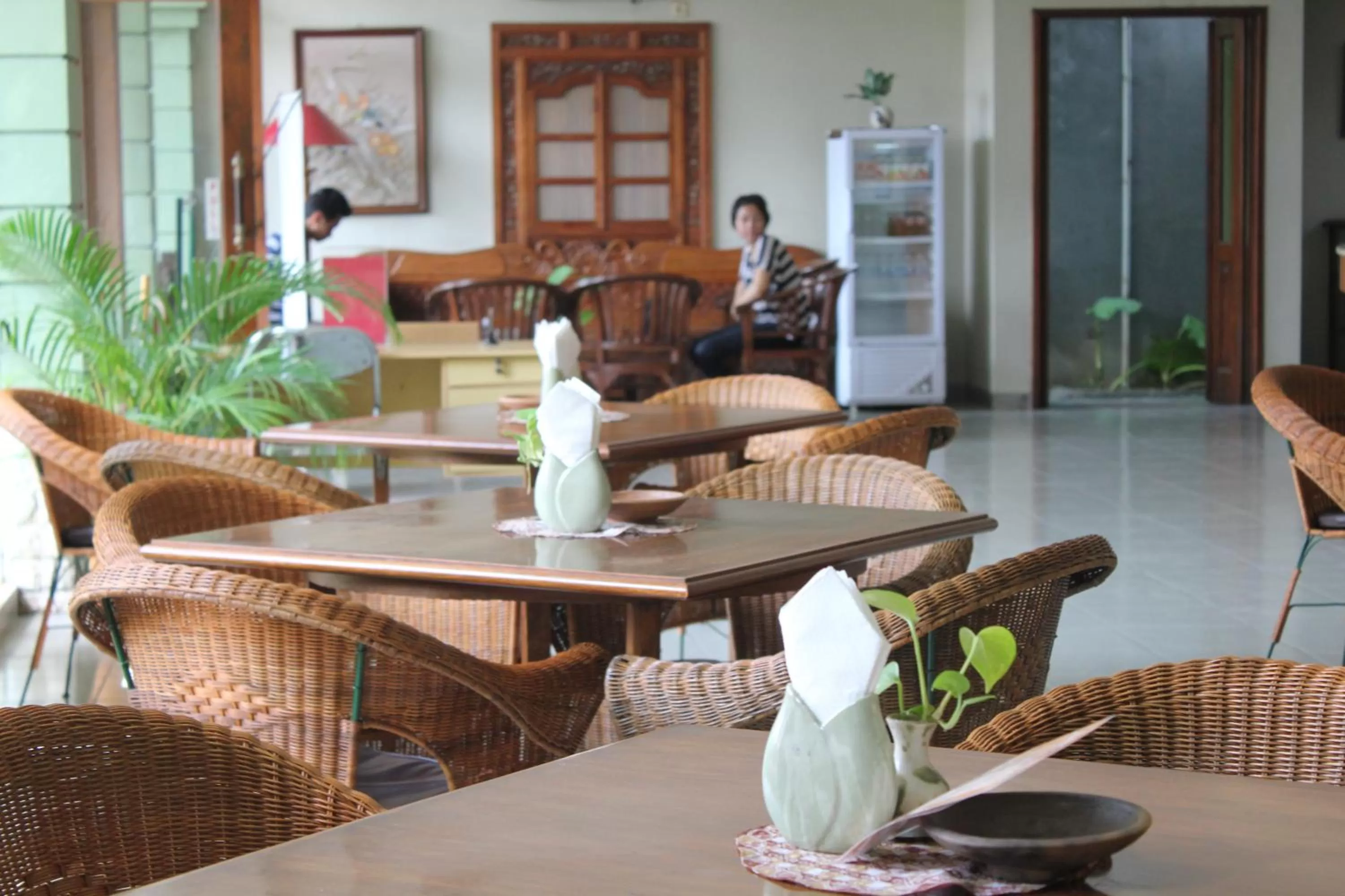 Restaurant/places to eat in Hotel Winotosastro Garden