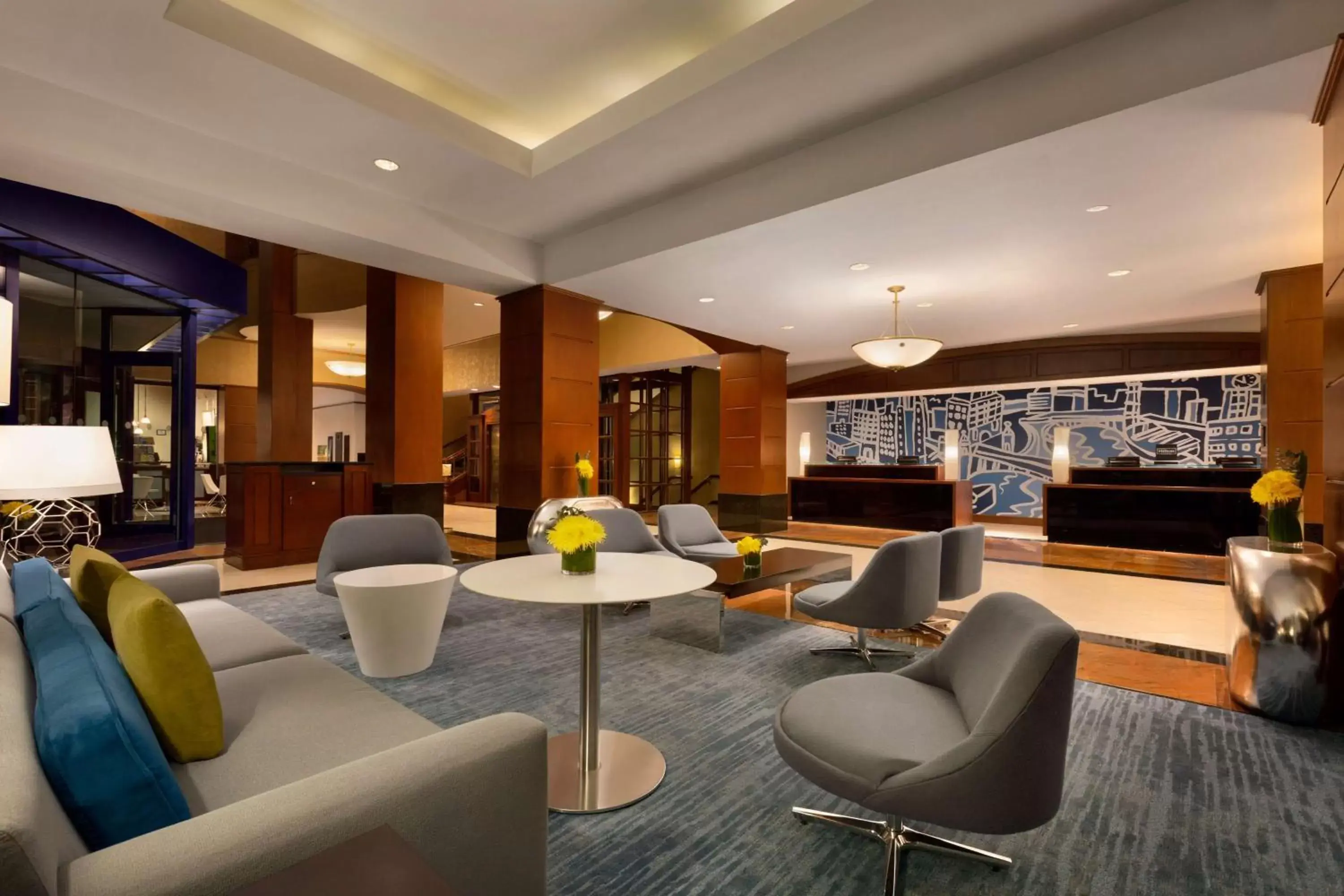 Lobby or reception, Lounge/Bar in Hilton Chicago Magnificent Mile Suites