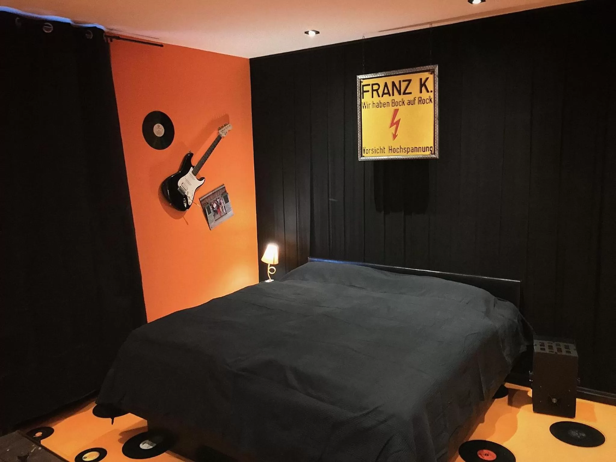 Photo of the whole room, Bed in Road Stop Wuppertal