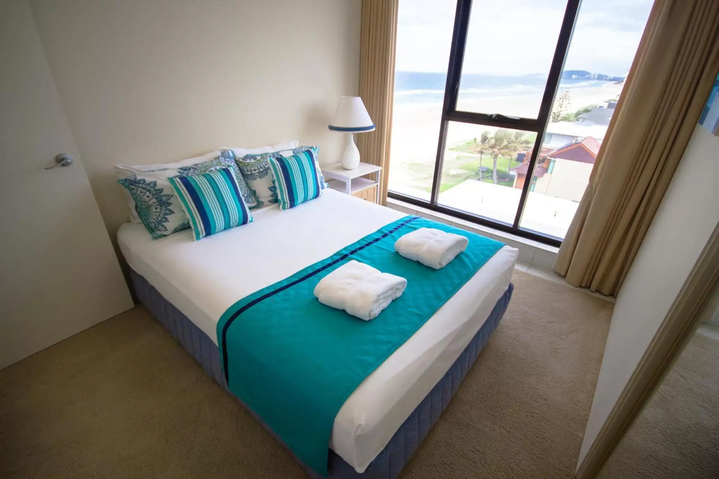 Bedroom, Bed in Albatross North Apartments