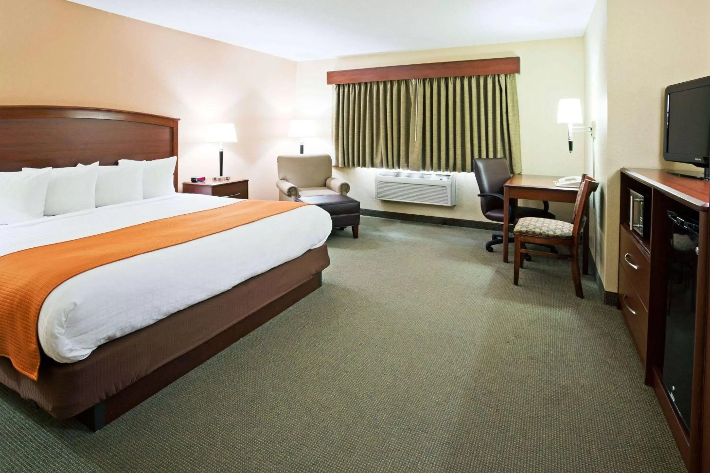 Family King Suite - Non-Smoking in AmericInn by Wyndham Fargo West Acres
