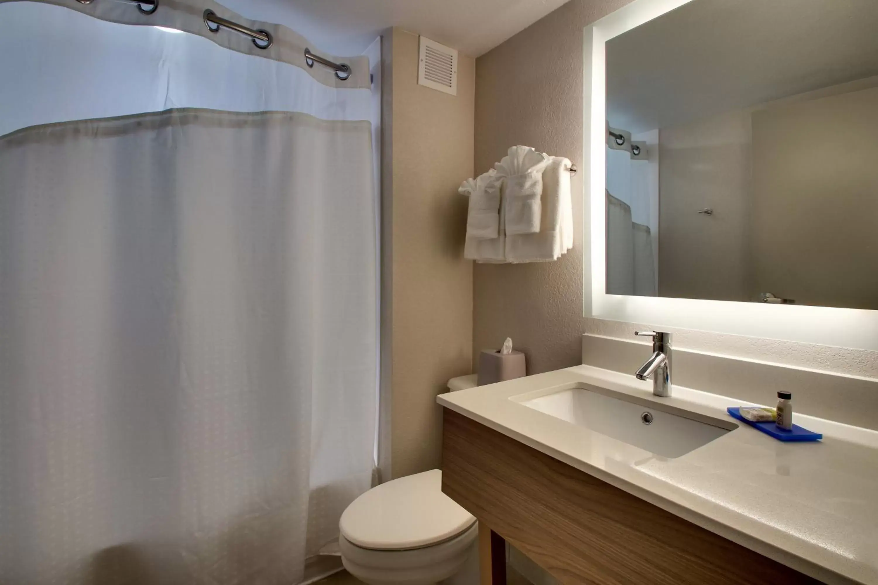 Photo of the whole room, Bathroom in Holiday Inn Express Atlantic City W Pleasantville, an IHG Hotel