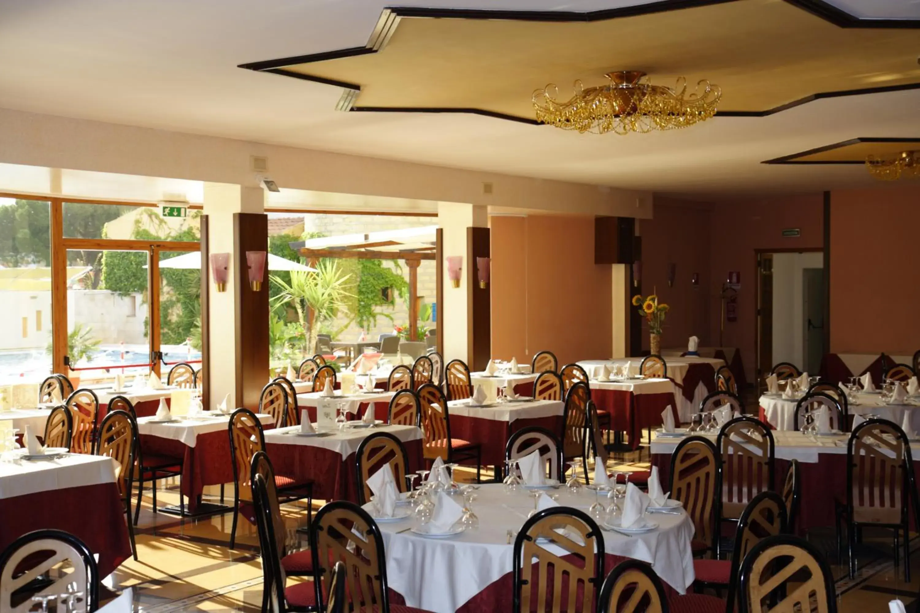 Activities, Restaurant/Places to Eat in Hotel Tre Torri