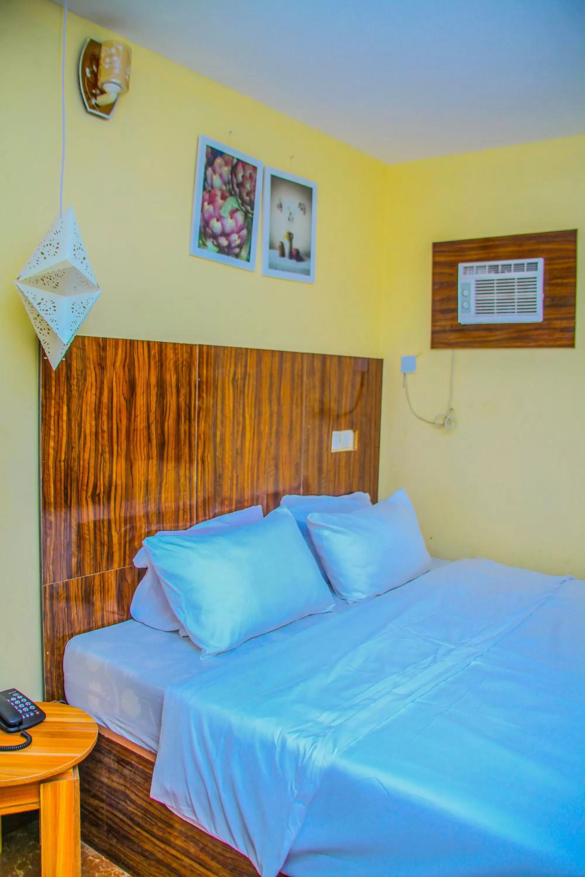 Bedroom, Bed in ONTARIO SUITES