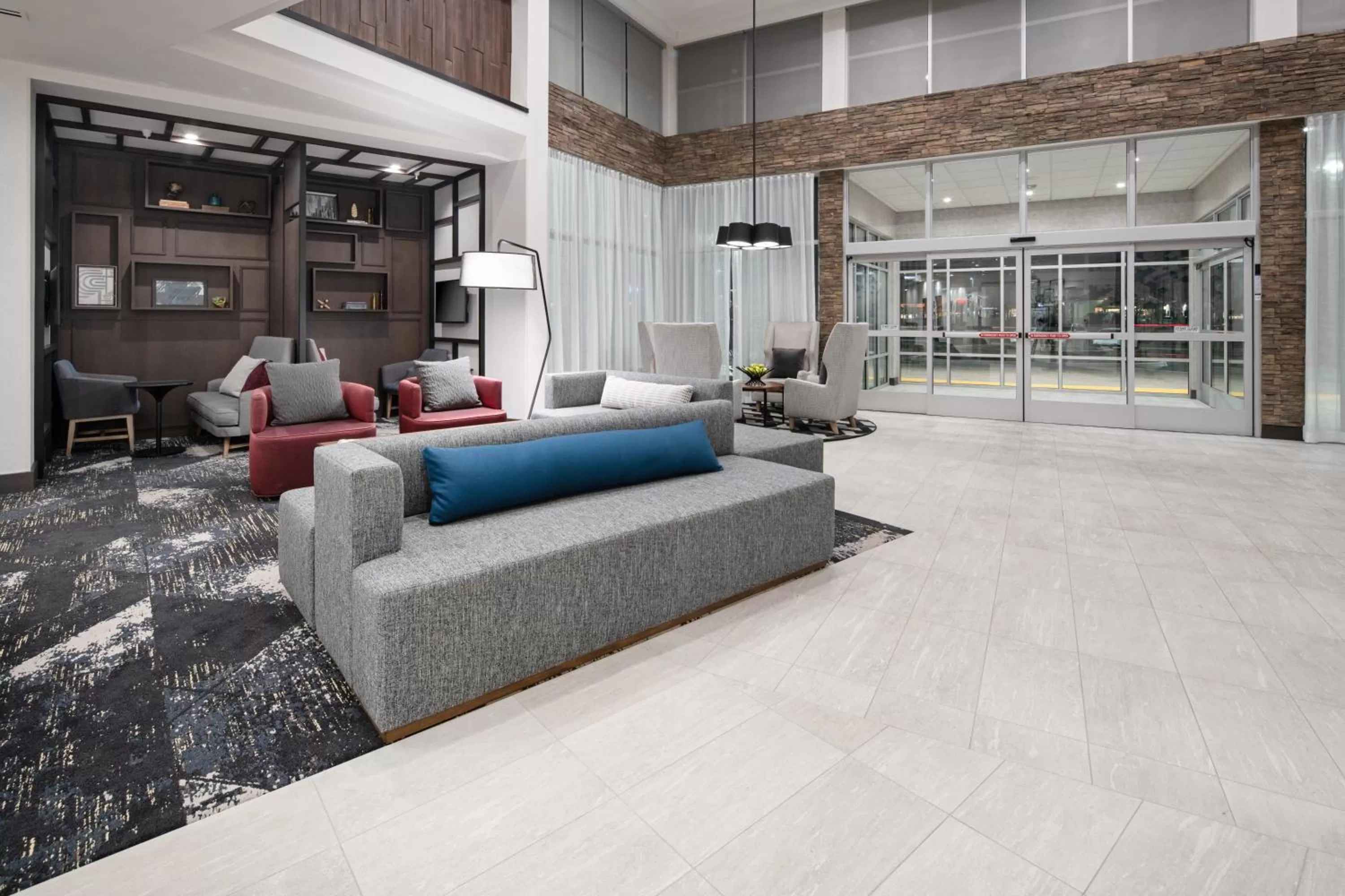 Communal lounge/ TV room in Hyatt Place Bakersfield