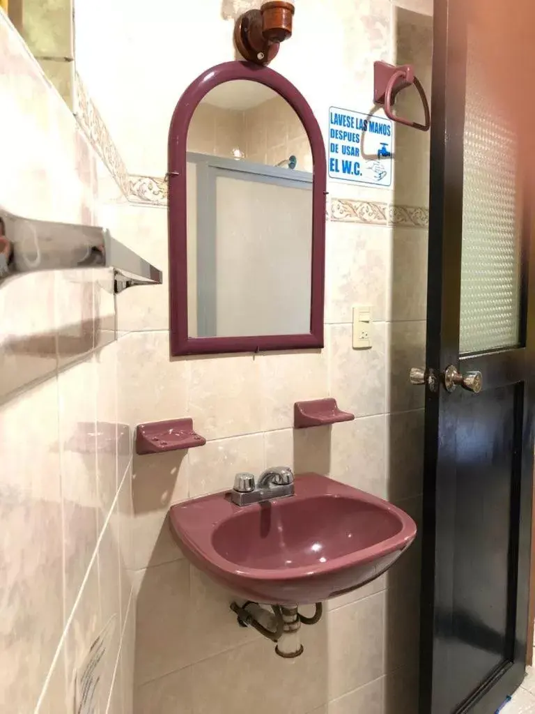 Bathroom in San Pablo