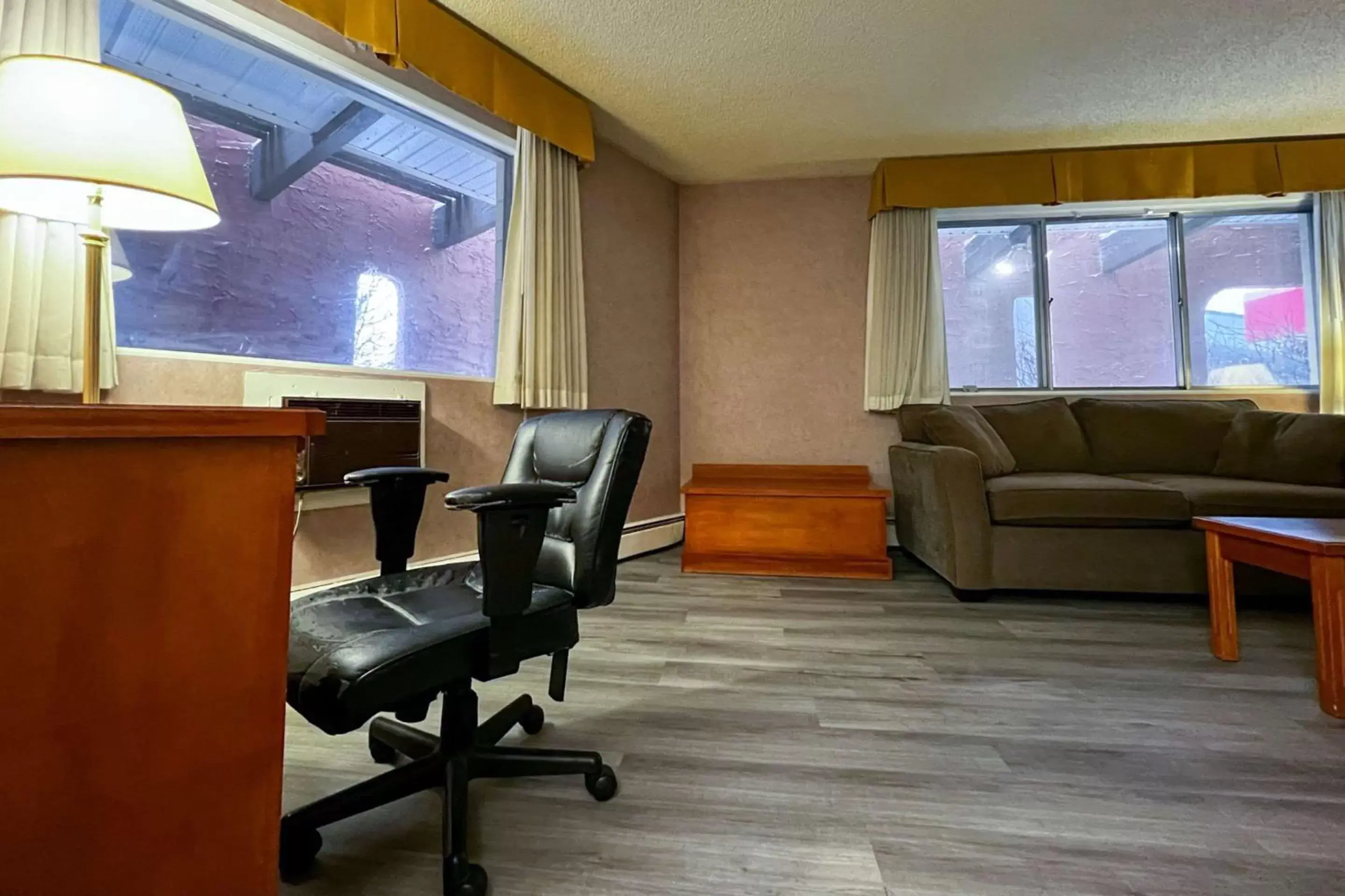 Bedroom in Econo Lodge Motel Village