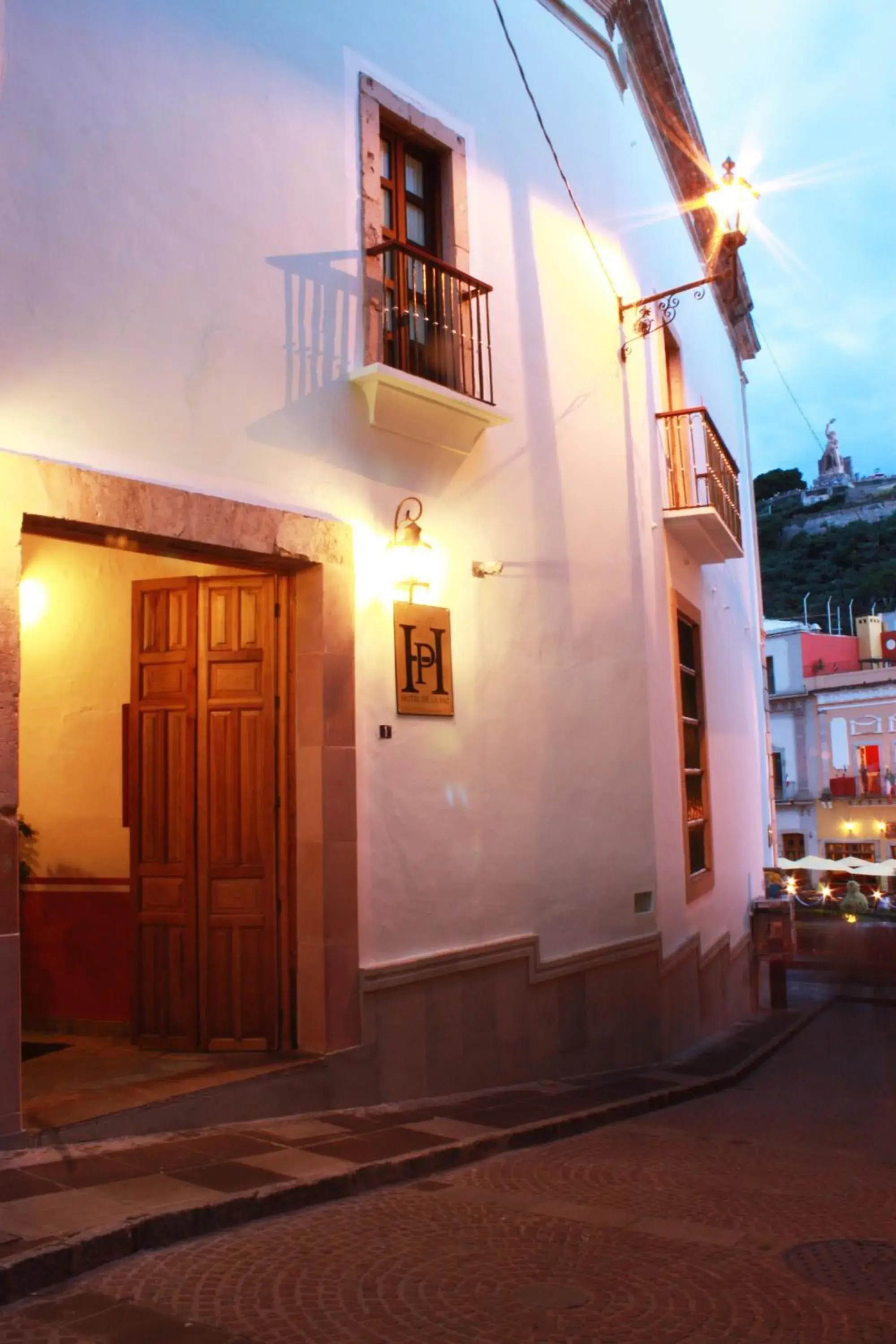 Facade/entrance, Property Building in Hotel de la Paz