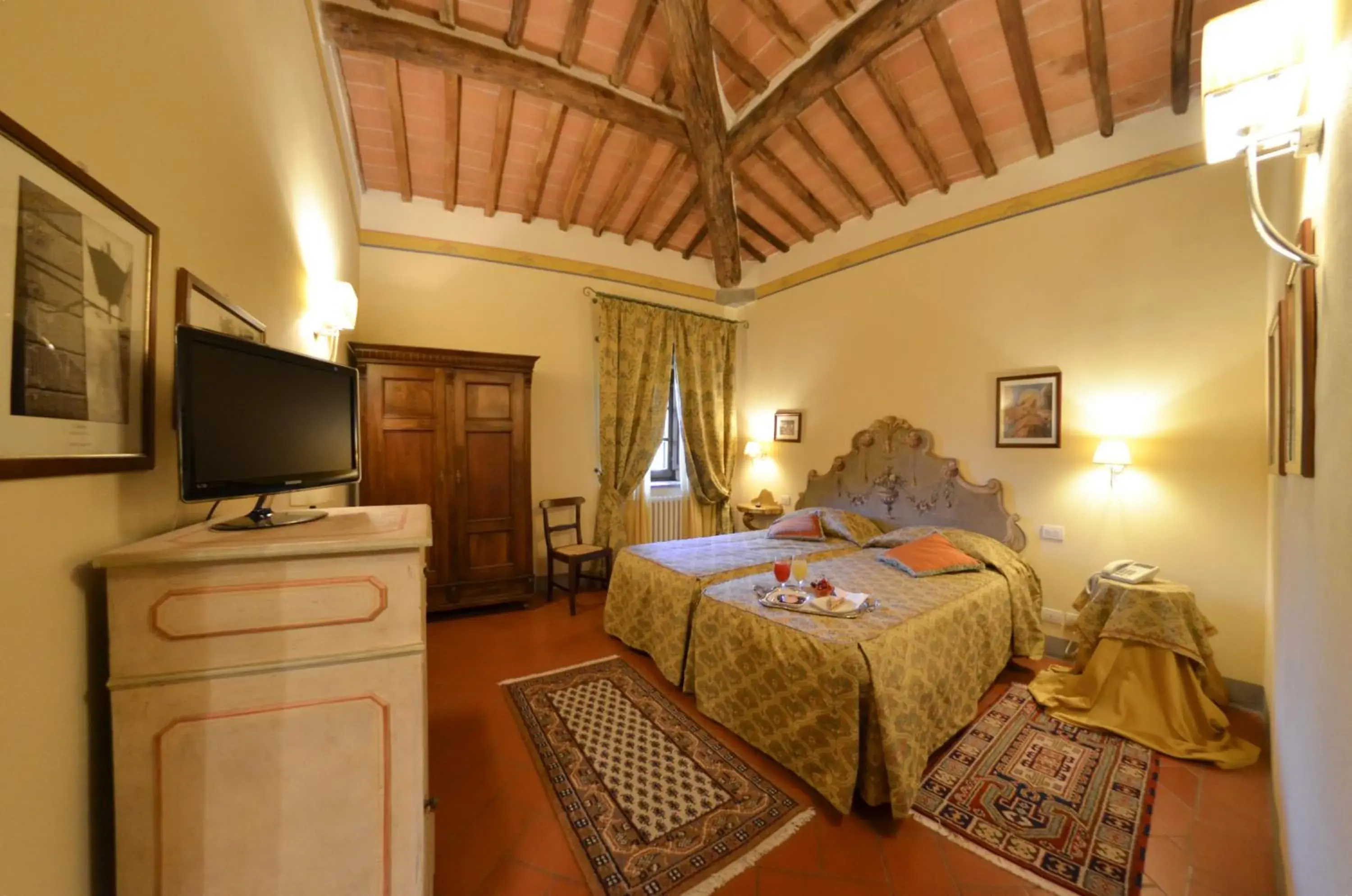 Photo of the whole room, Bed in Relais Borgo San Pietro