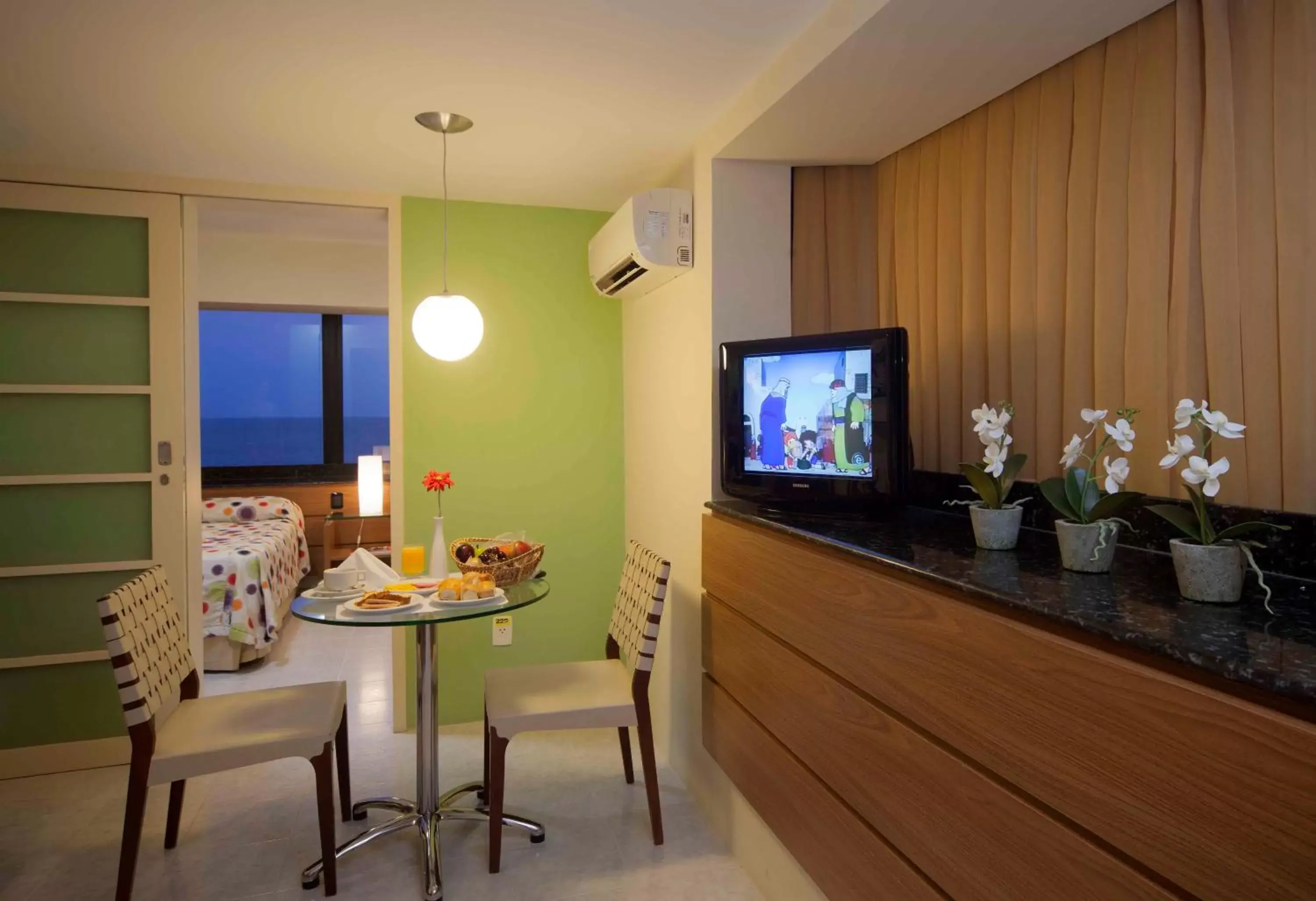 Seating area, TV/Entertainment Center in Euro Suite Recife Boa Viagem