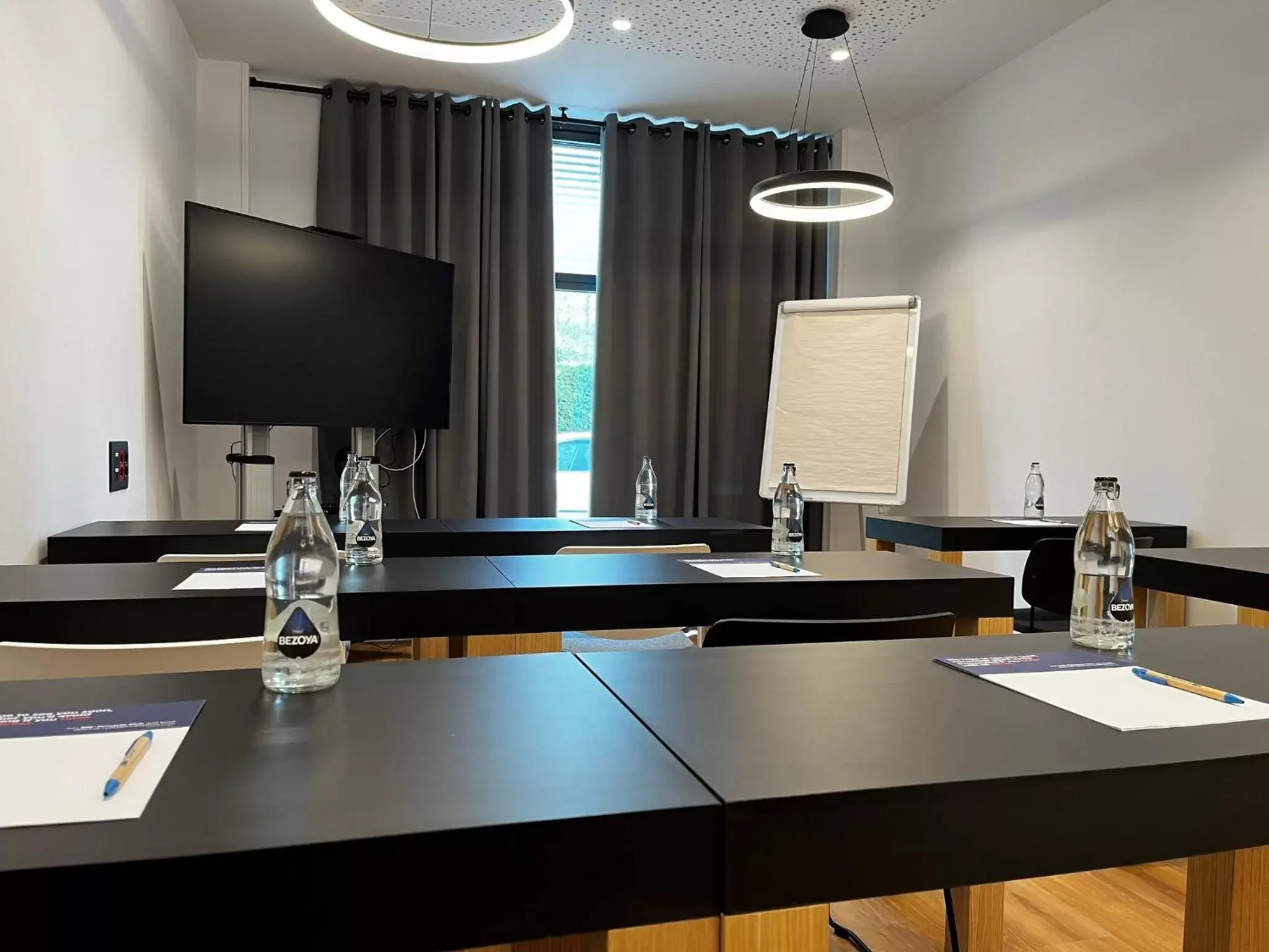 Meeting/conference room in Holiday Inn Express Bilbao Airport, an IHG Hotel