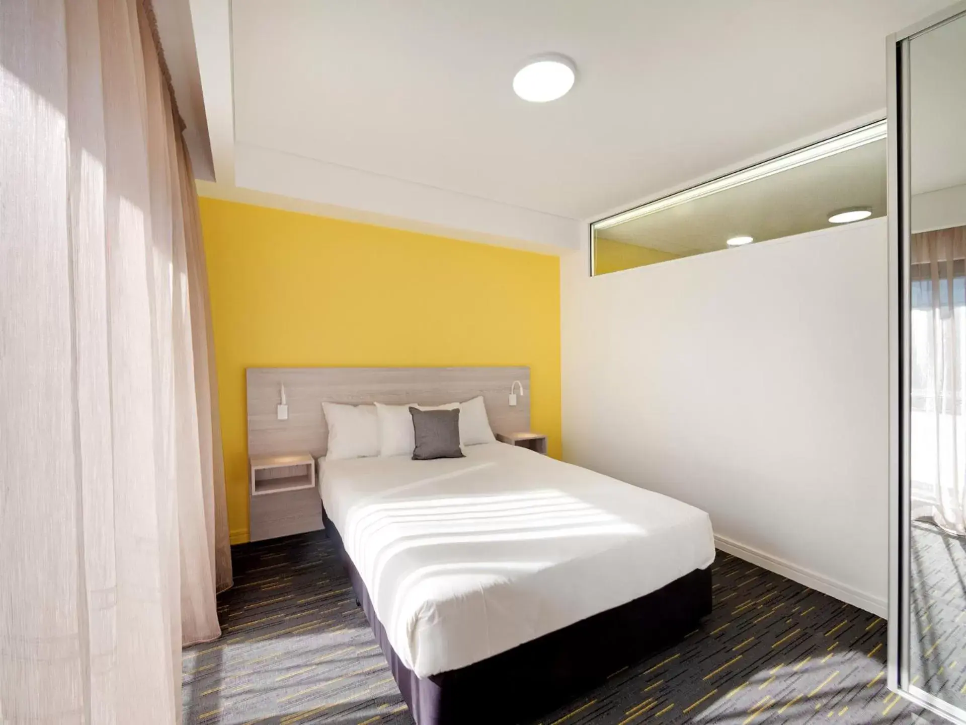 Property building, Bed in Value Suites Penrith