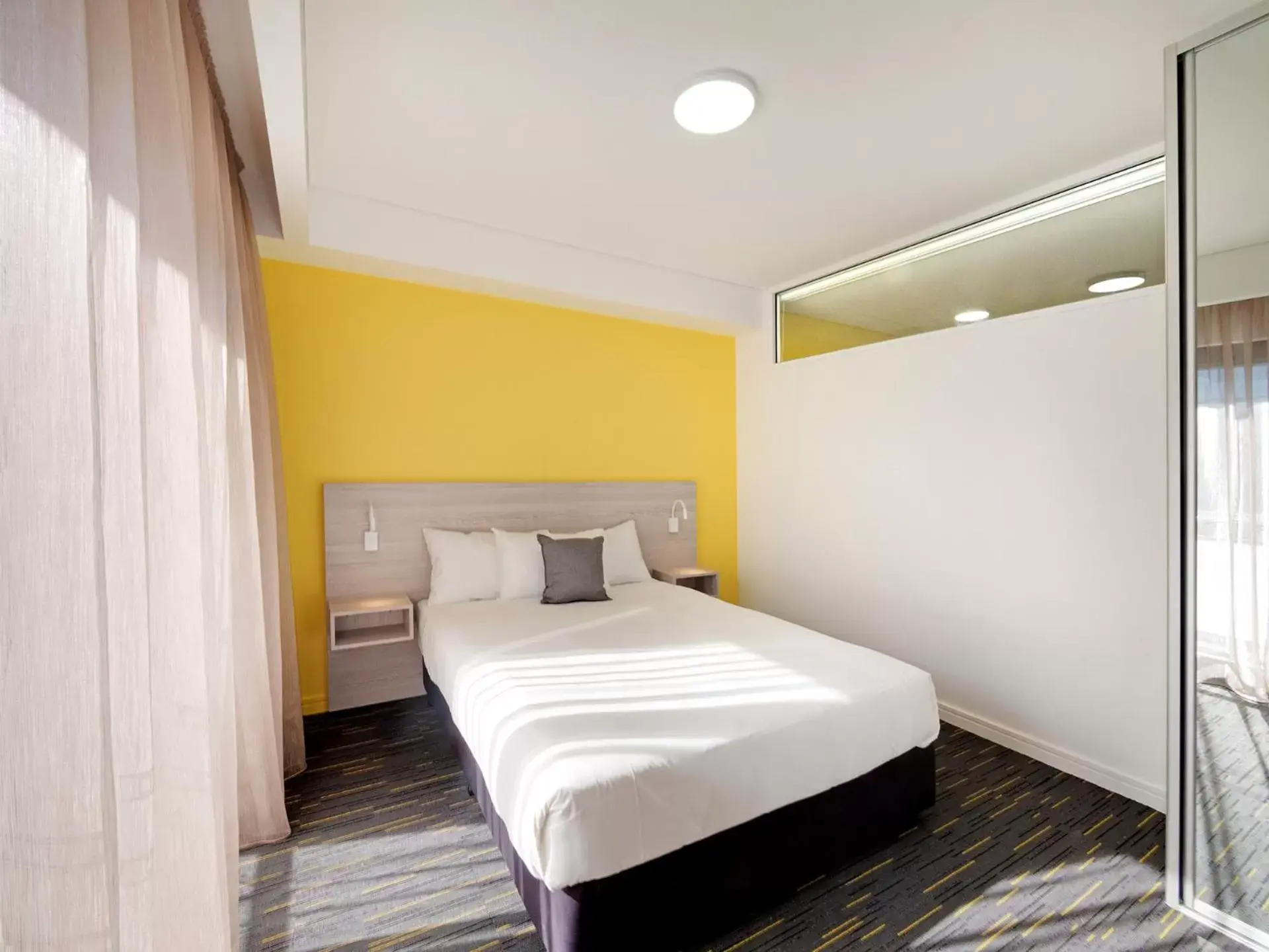 Property building, Bed in Value Suites Penrith Property building, Bed in Value Suites Penrith