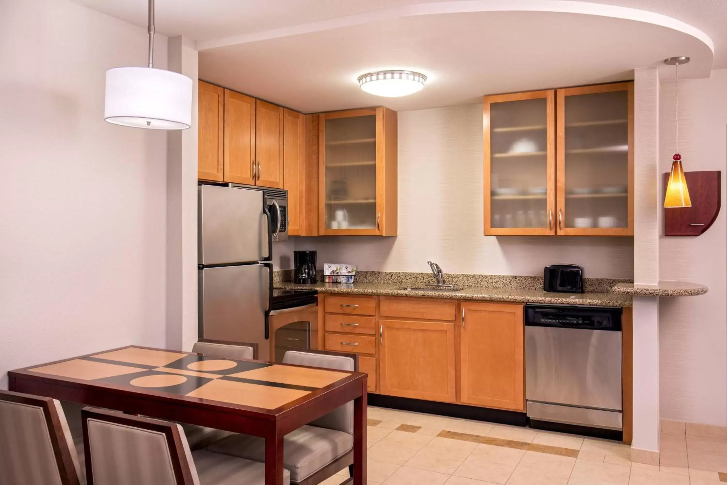 Living room, Kitchen/Kitchenette in Residence Inn by Marriott Yonkers Westchester County