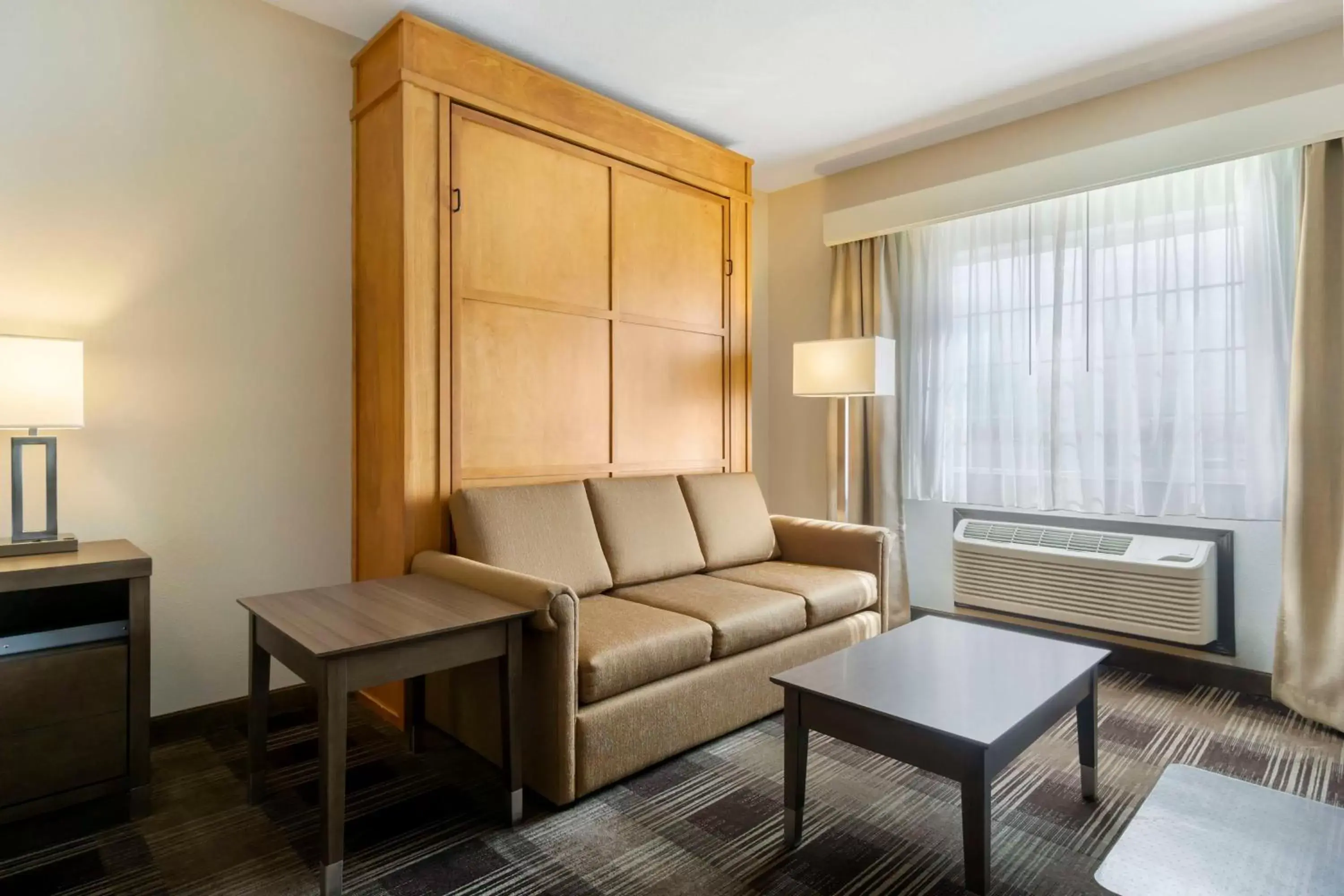 Bedroom, Seating Area in Best Western Plus The Inn at Horse Heaven