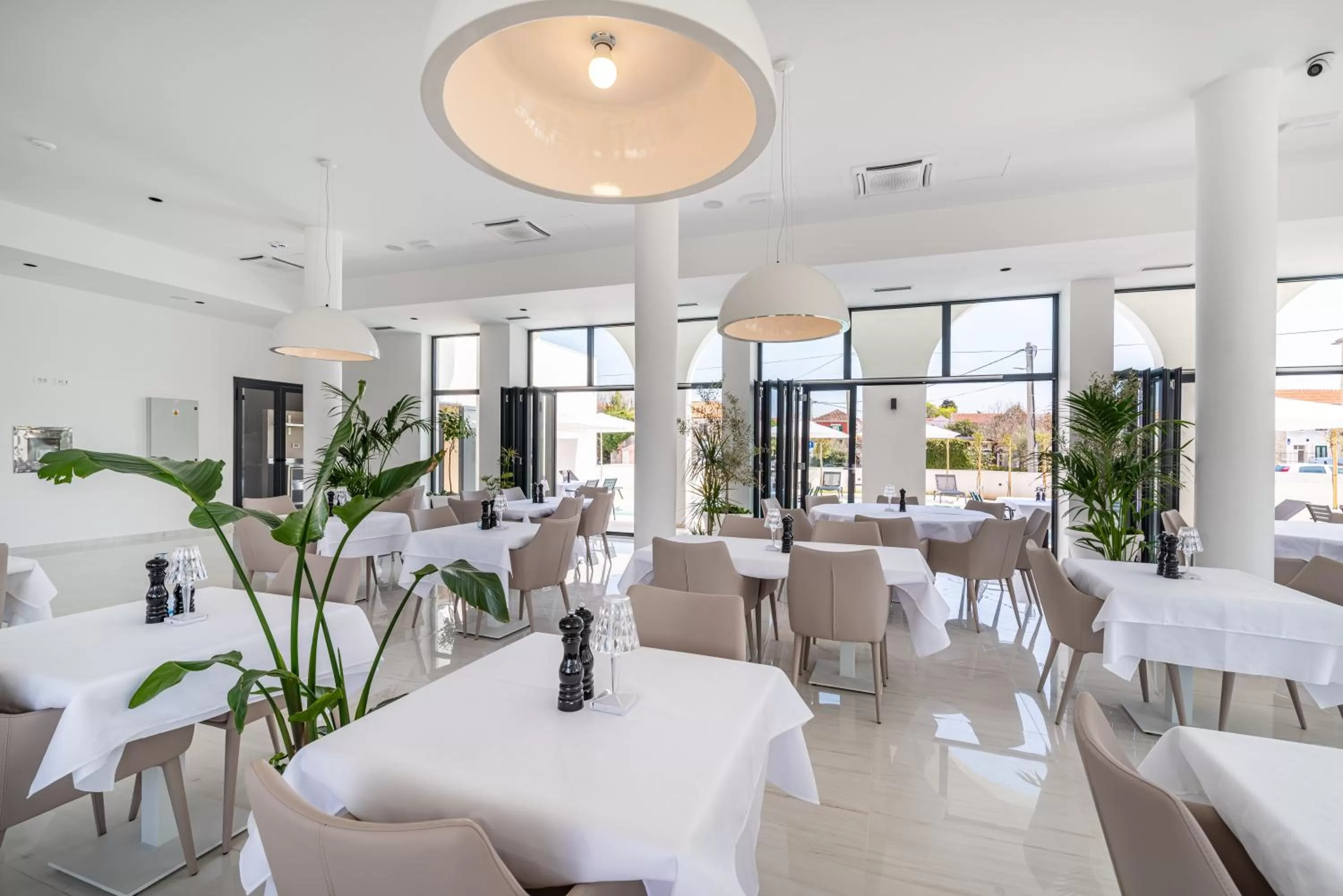 Restaurant/places to eat in Miramare Hotel