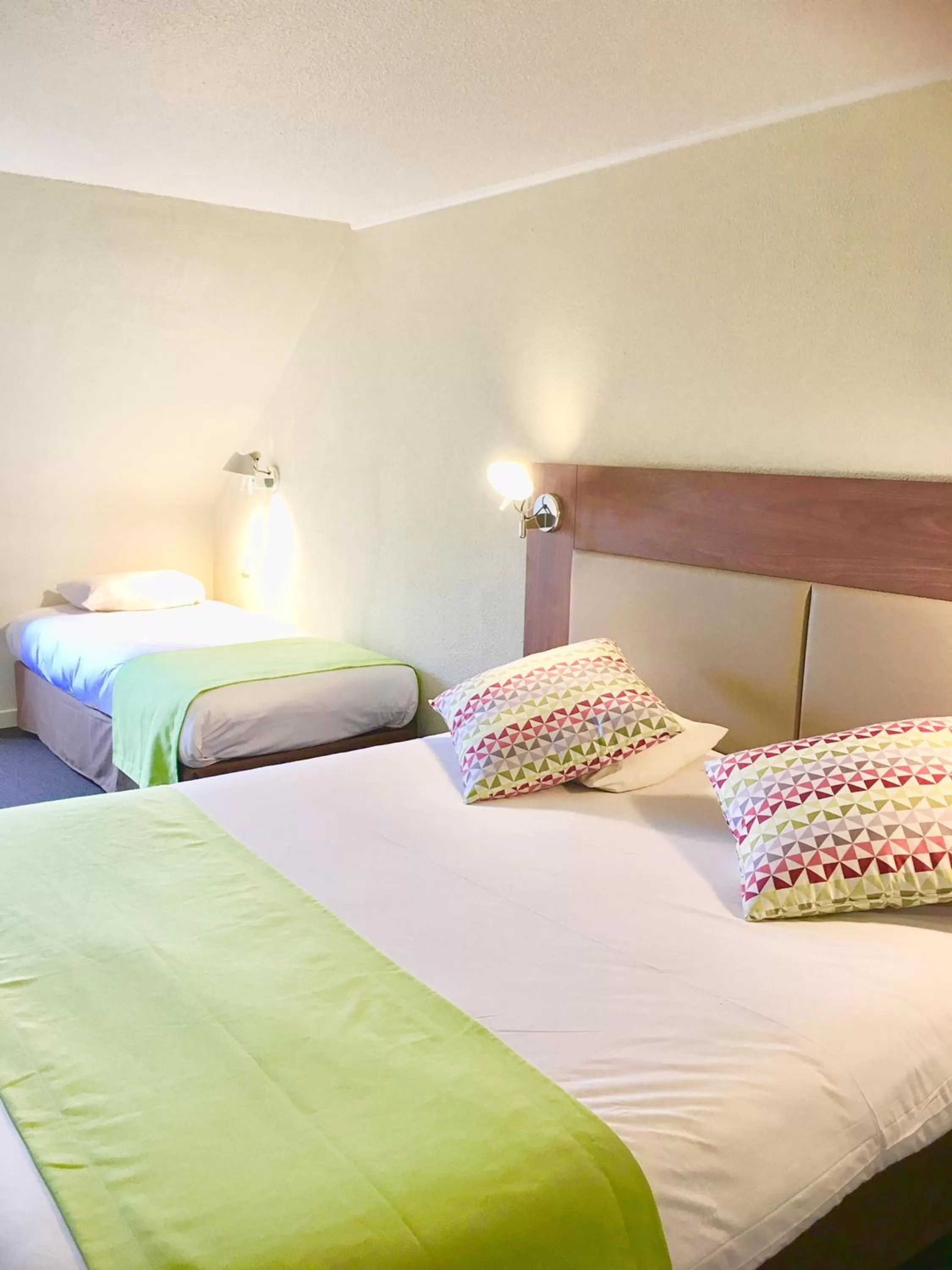 Bed in Campanile Deauville Saint-Arnoult