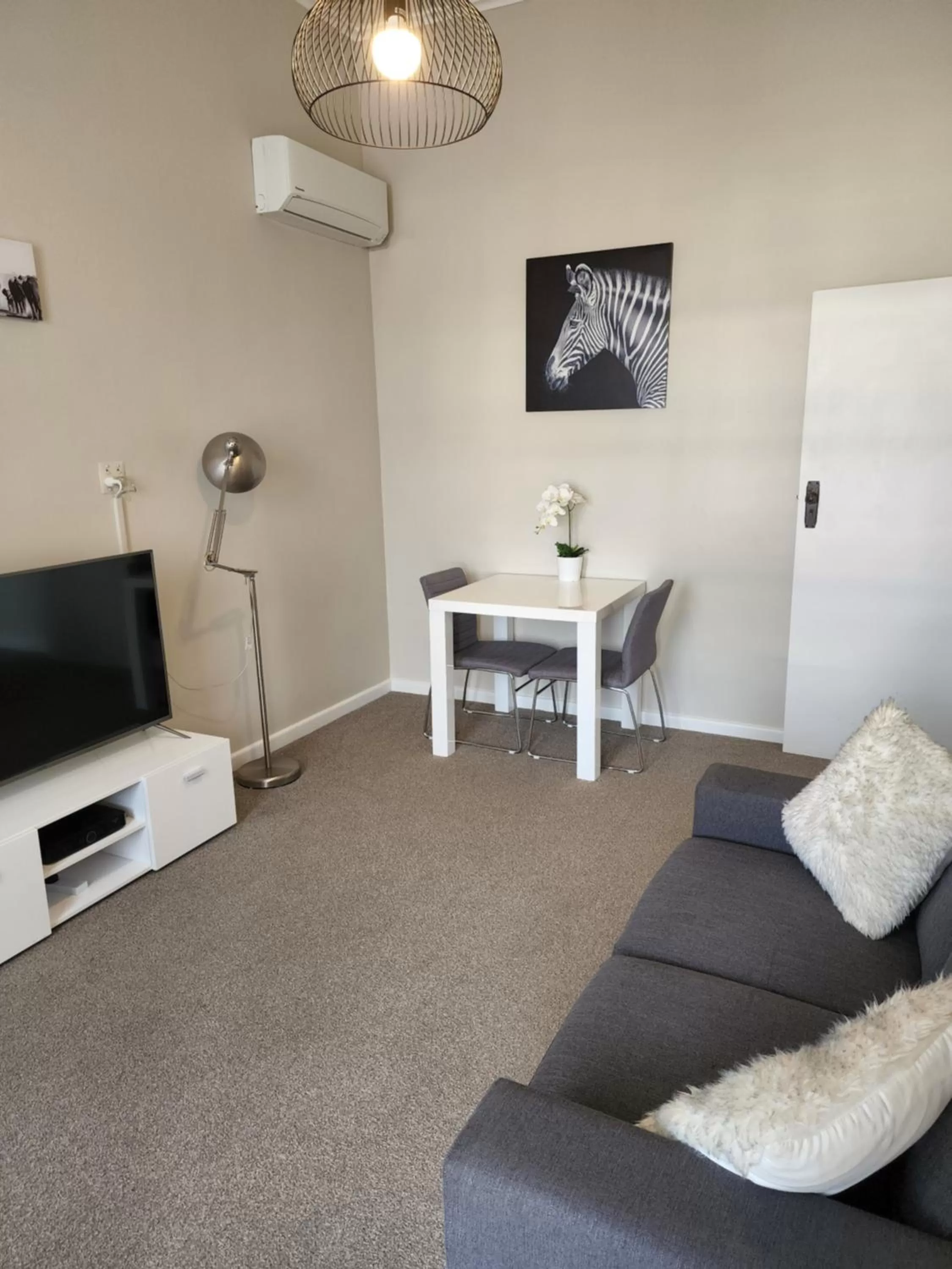 TV and multimedia in Gardner Court Motel