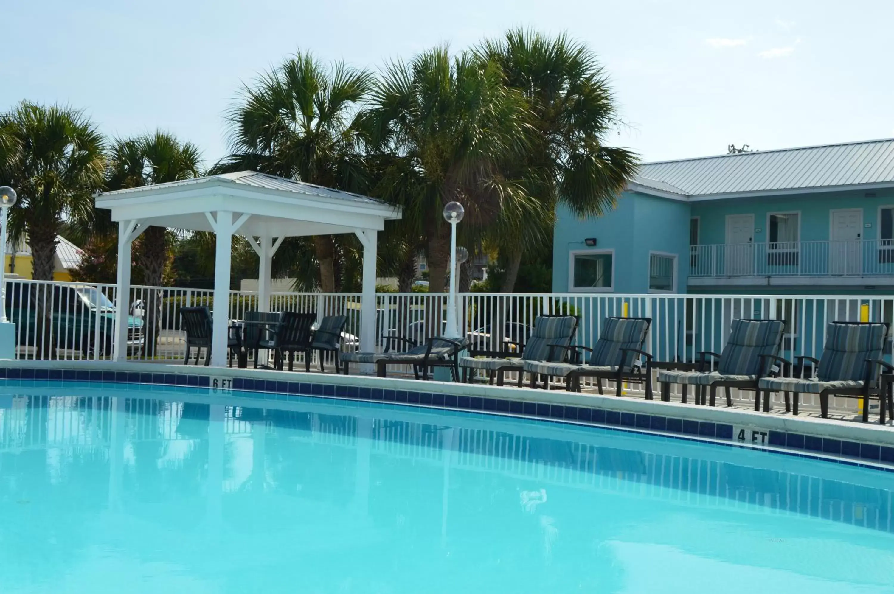 Day, Property Building in Destin Inn & Suites