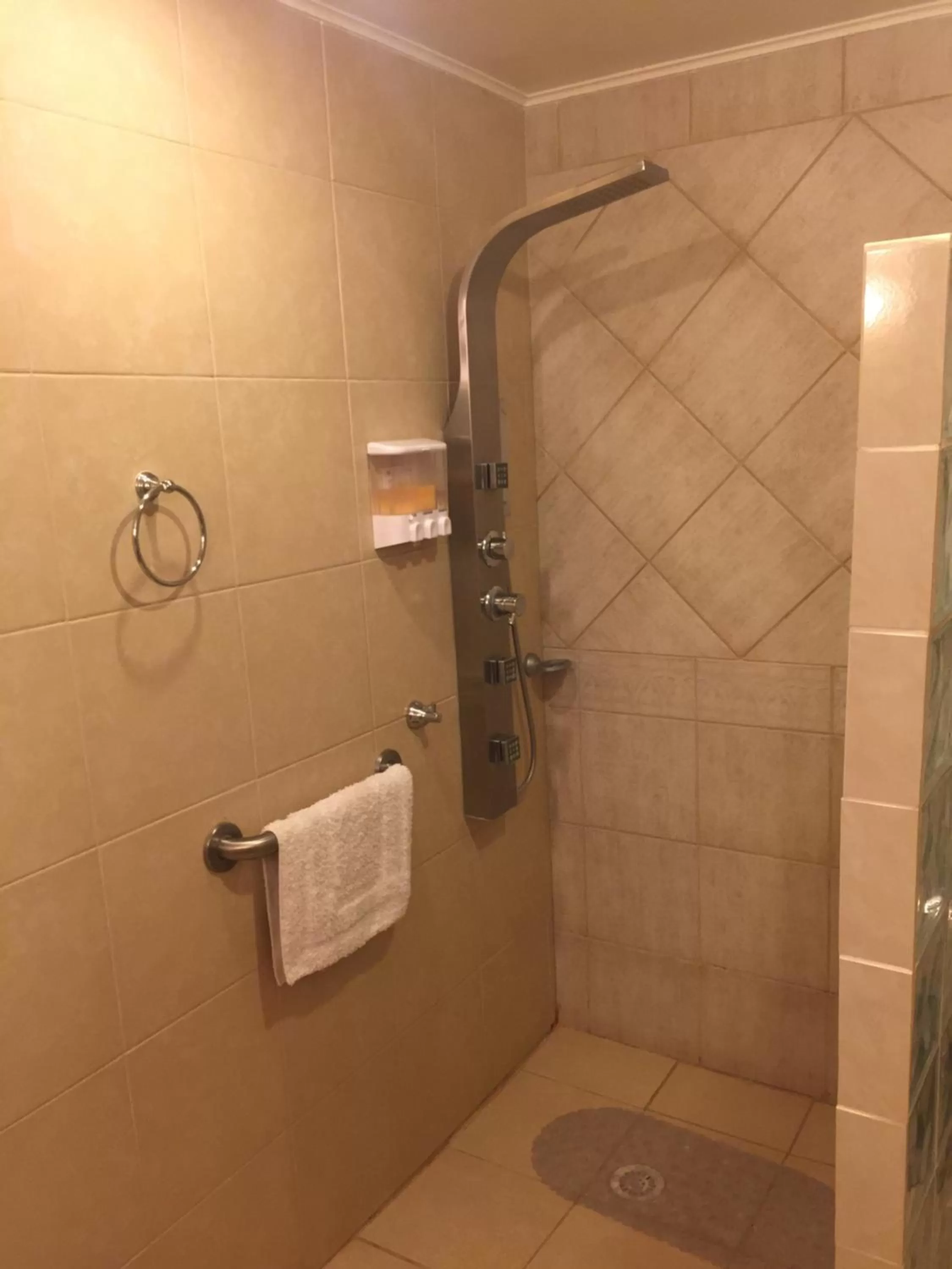 Shower in Atankalama