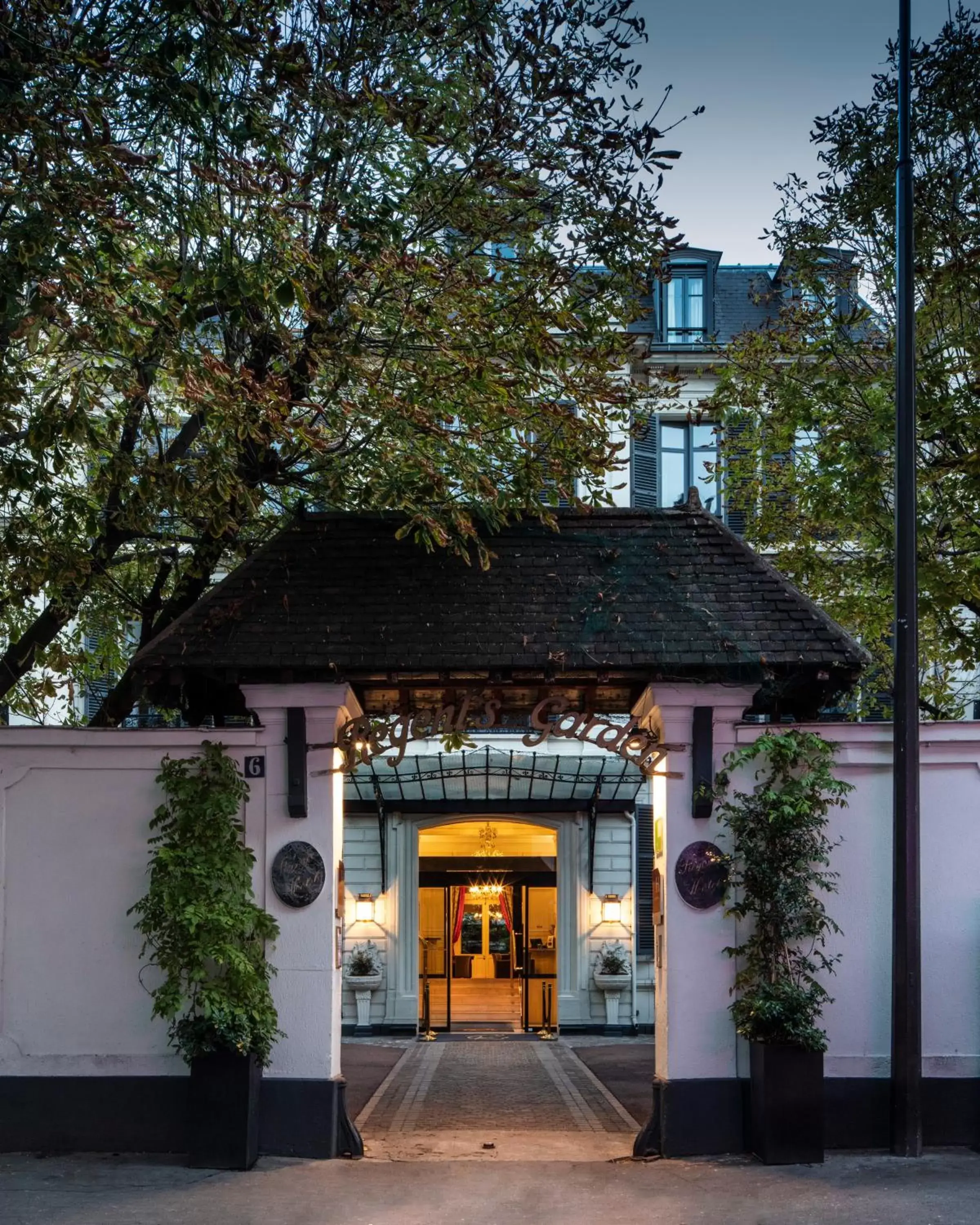 Facade/entrance in Hôtel Regent's Garden - Astotel