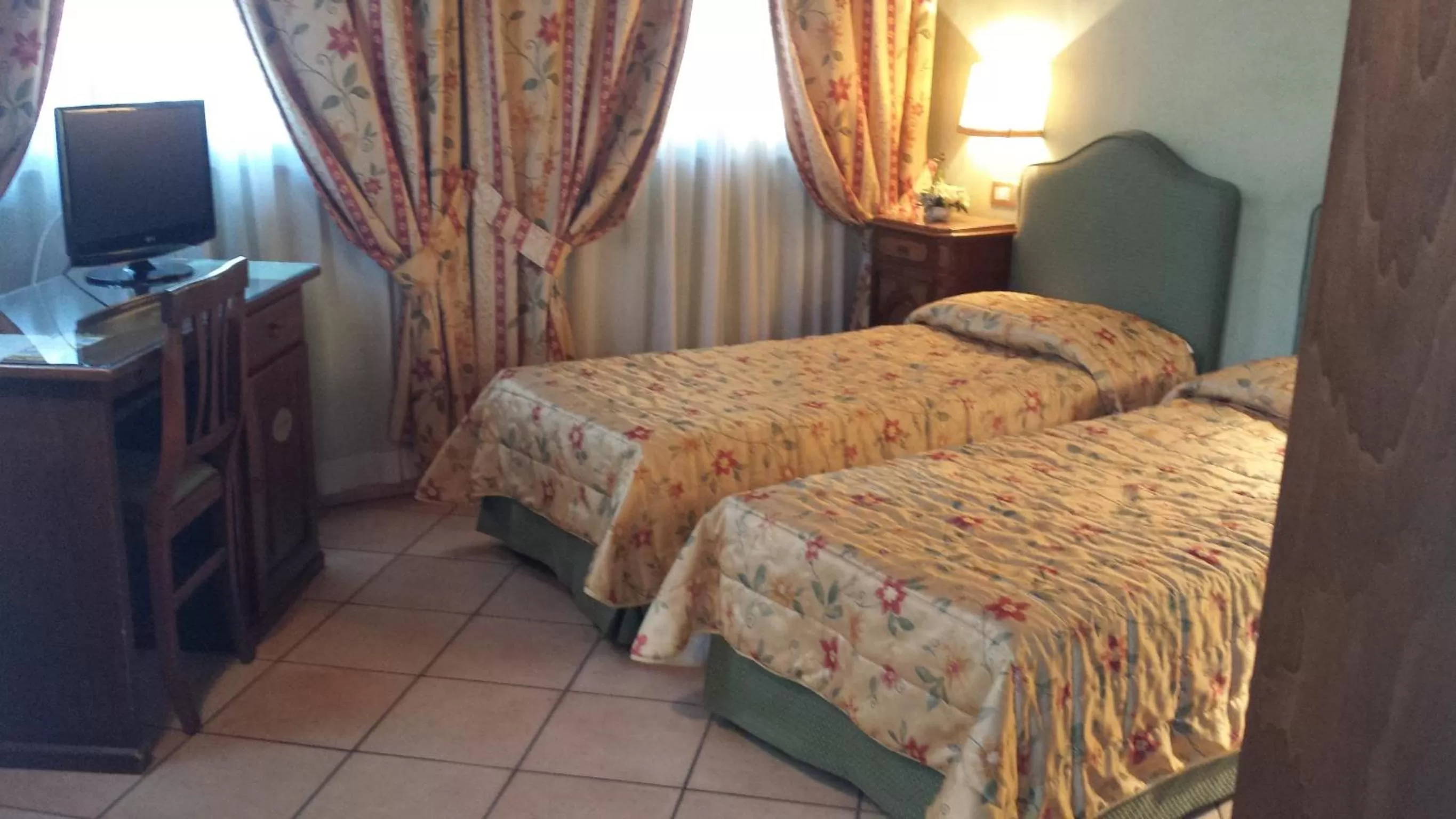 Bedroom, Bed in Villa Piccola Siena