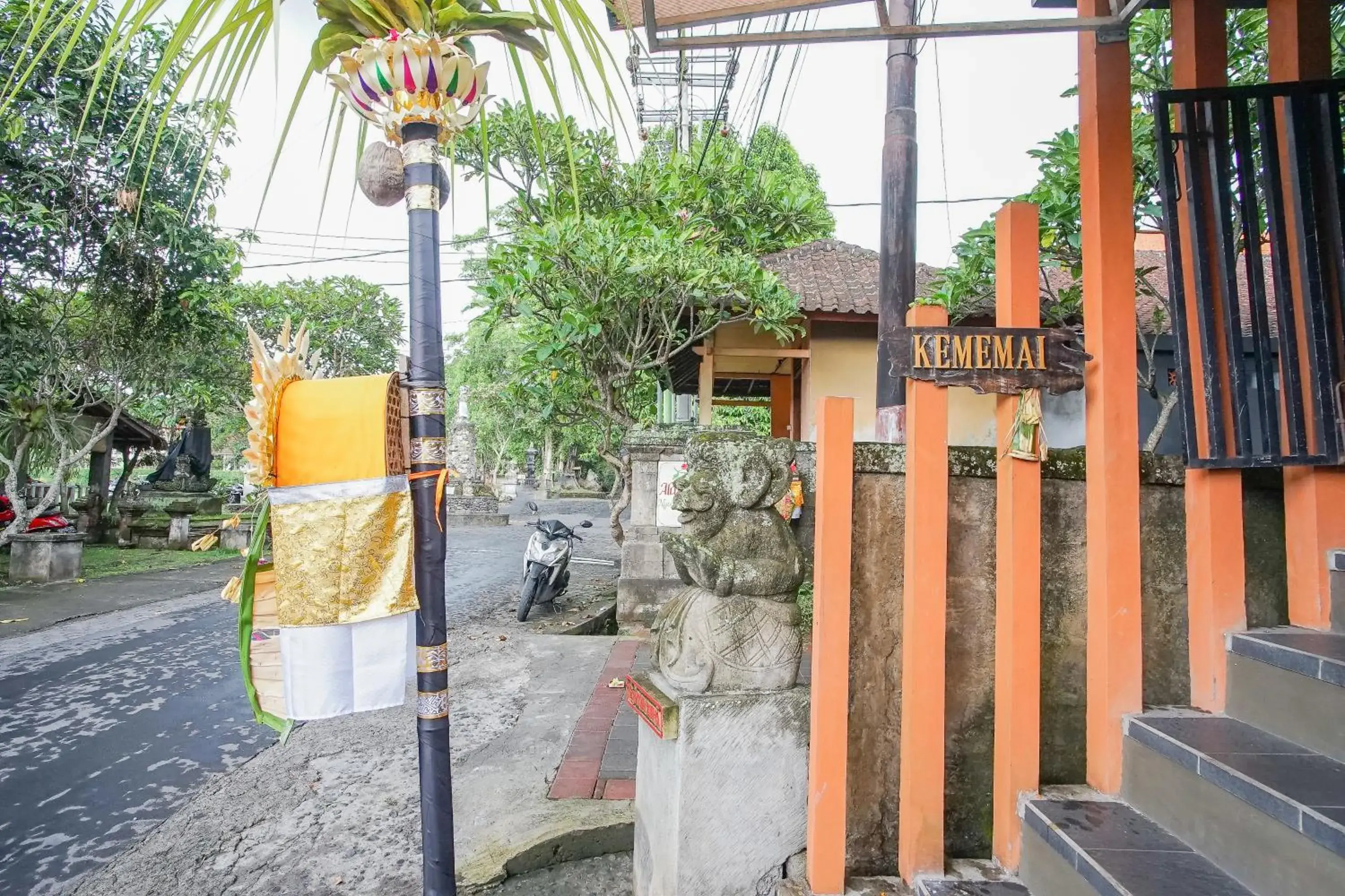 Facade/entrance in Kememai Hostel