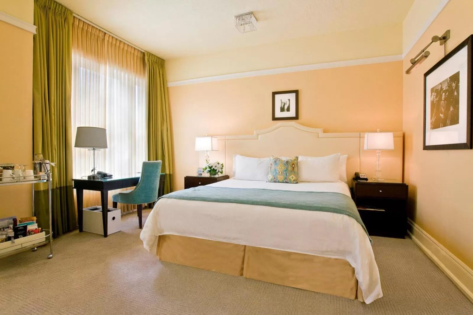 Photo of the whole room, Bed in Hotel DeLuxe