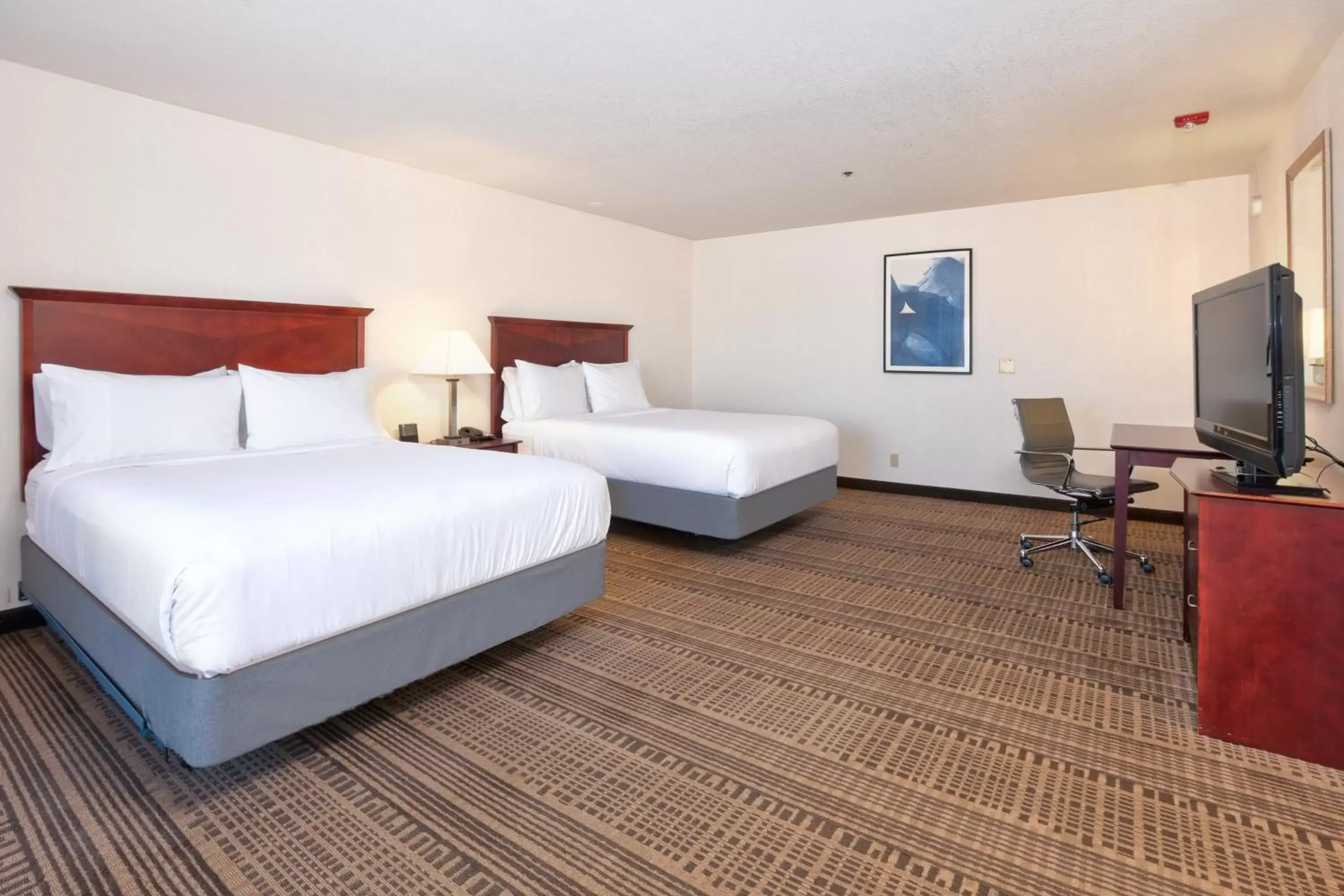 Photo of the whole room, Bed in Holiday Inn & Suites Santa Maria, an IHG Hotel