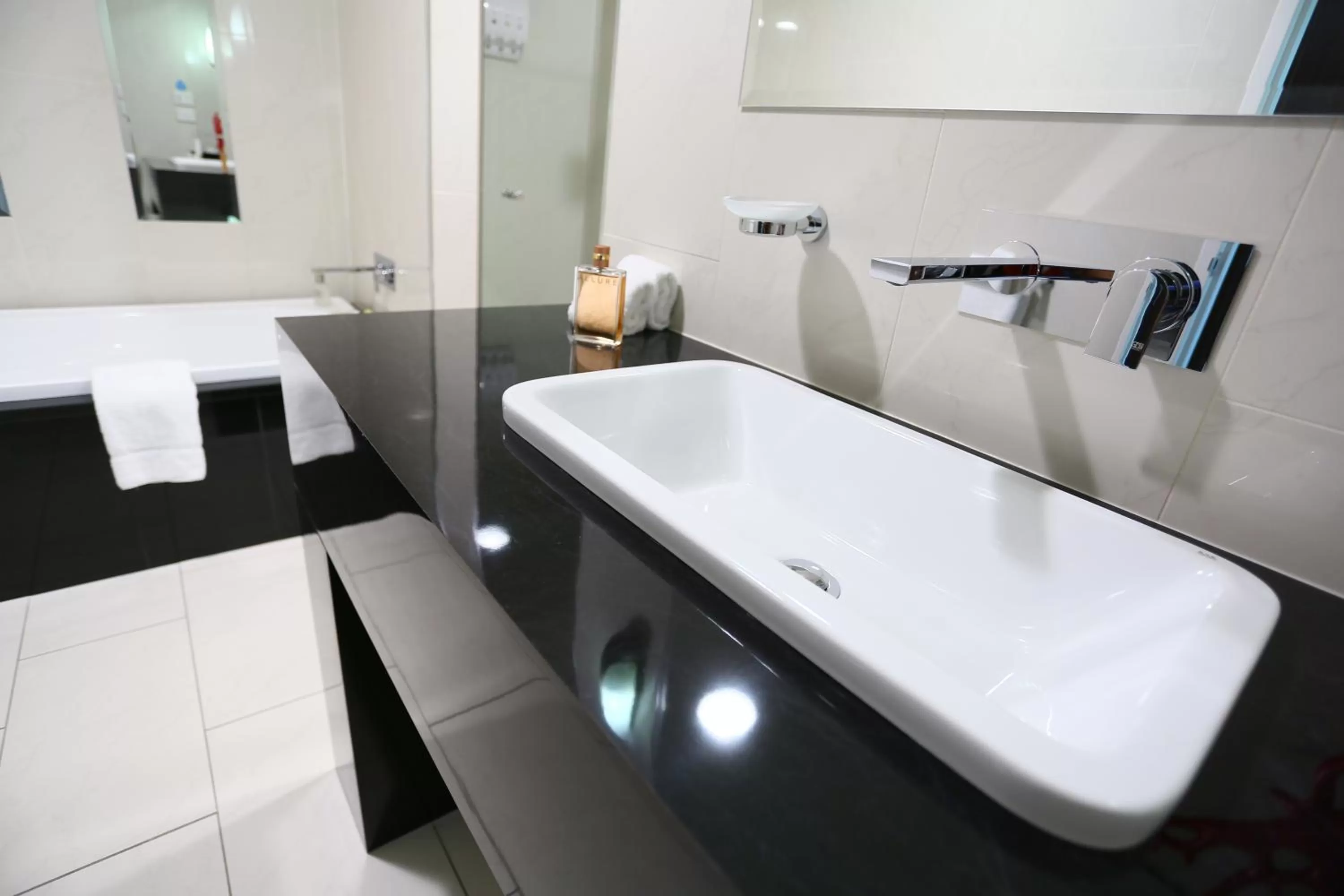 Bathroom in Springfield Lakes Boutique Hotel