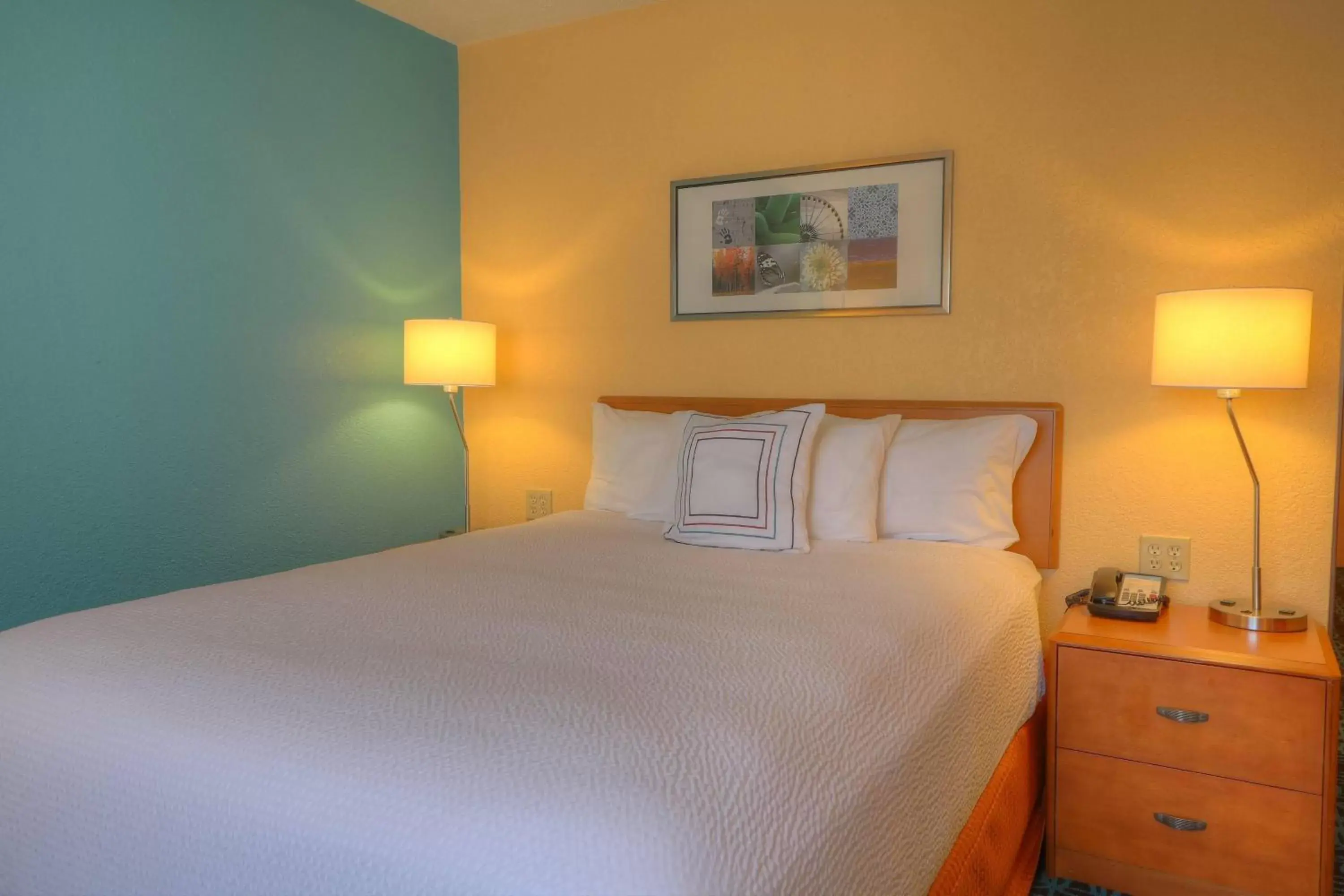 Photo of the whole room, Bed in Fairfield Inn & Suites Mt. Pleasant